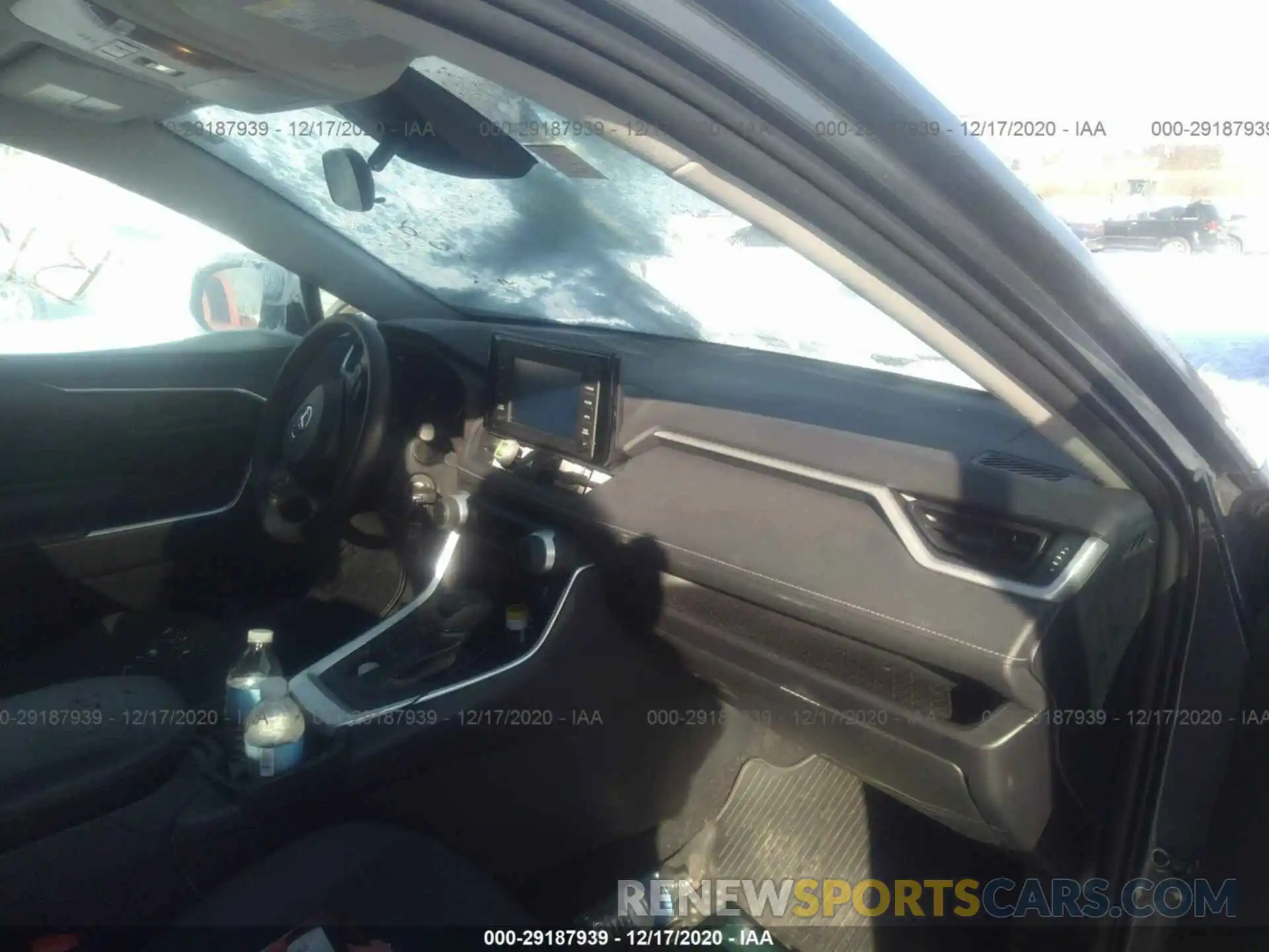 5 Photograph of a damaged car 2T3G1RFV4KW023136 TOYOTA RAV4 2019