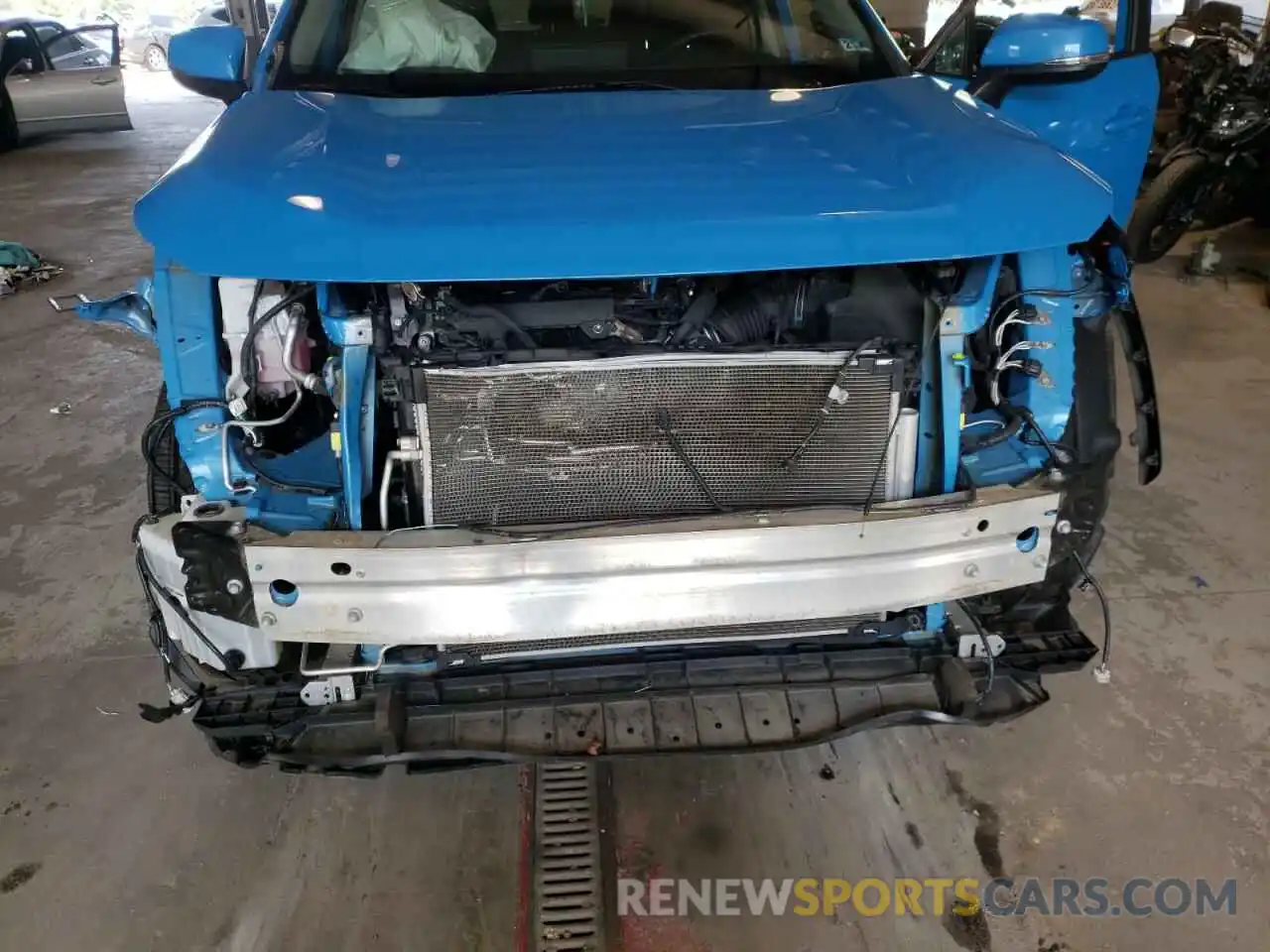 9 Photograph of a damaged car 2T3G1RFV4KW031110 TOYOTA RAV4 2019