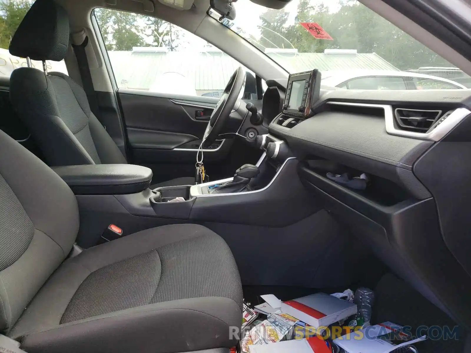 5 Photograph of a damaged car 2T3G1RFV4KW057626 TOYOTA RAV4 2019