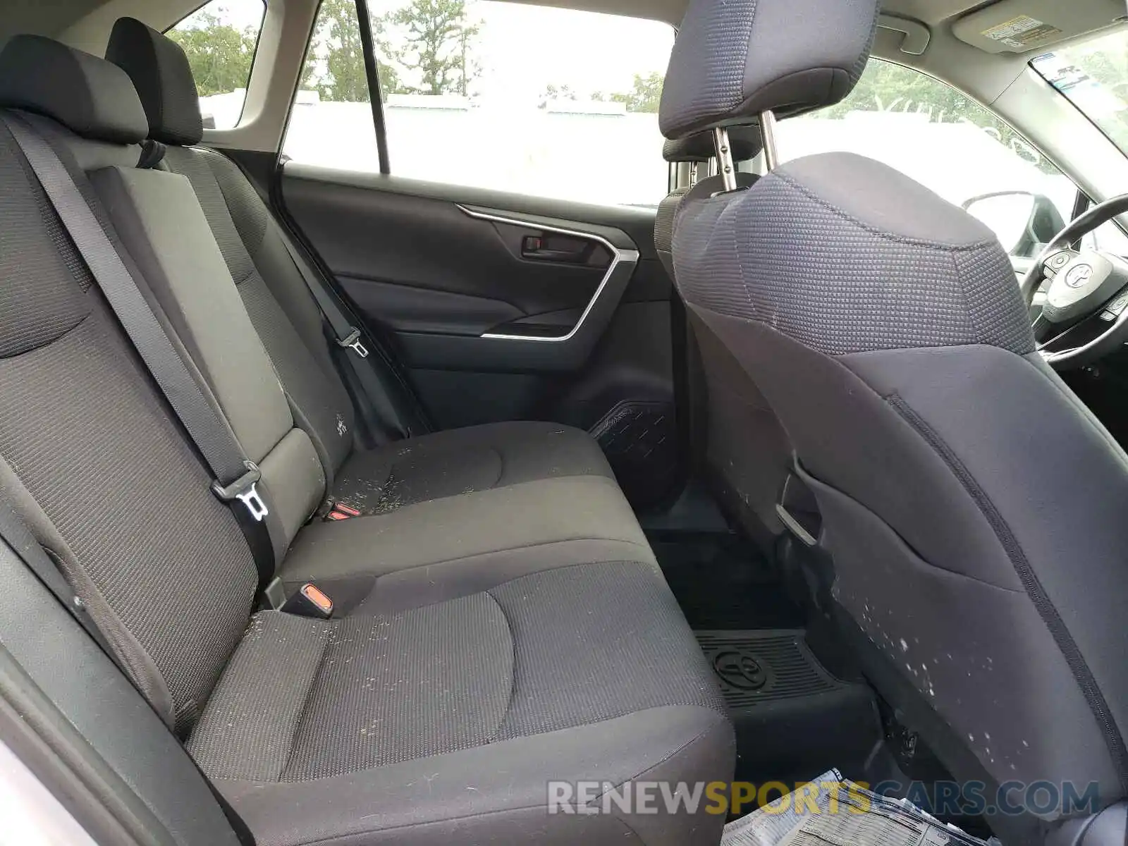 6 Photograph of a damaged car 2T3G1RFV4KW057626 TOYOTA RAV4 2019