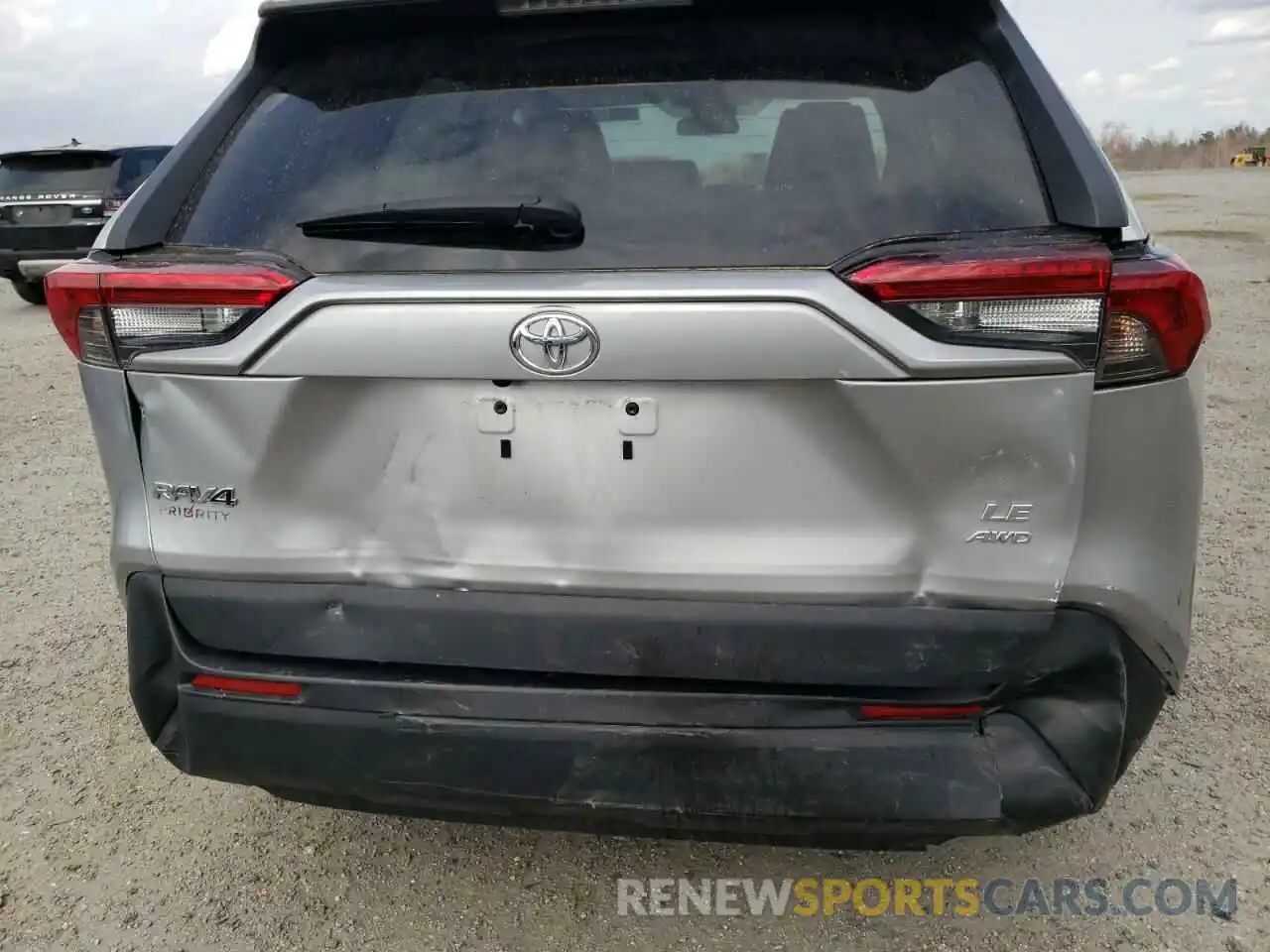 9 Photograph of a damaged car 2T3G1RFV5KC003656 TOYOTA RAV4 2019