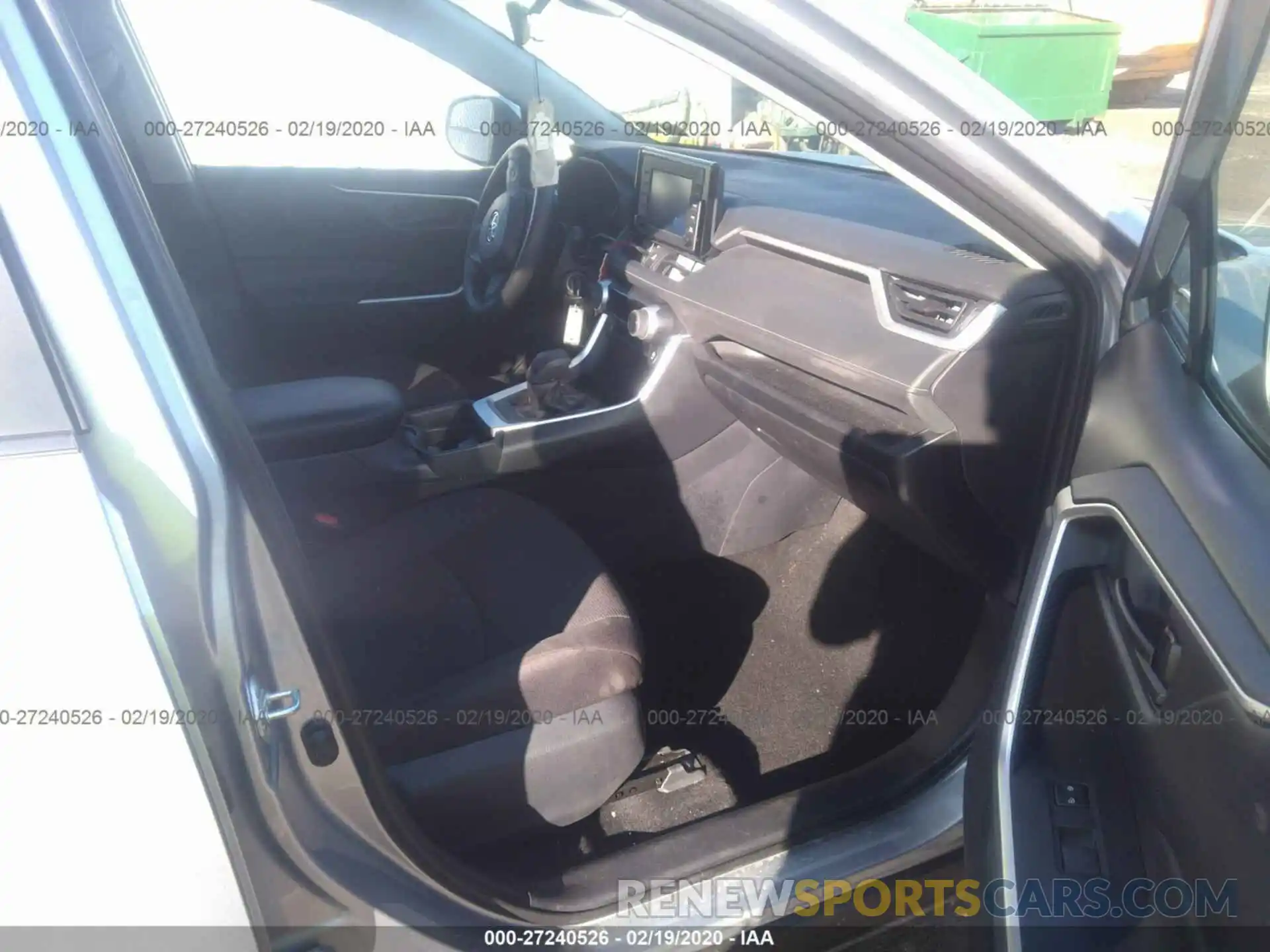 5 Photograph of a damaged car 2T3G1RFV5KC028184 TOYOTA RAV4 2019