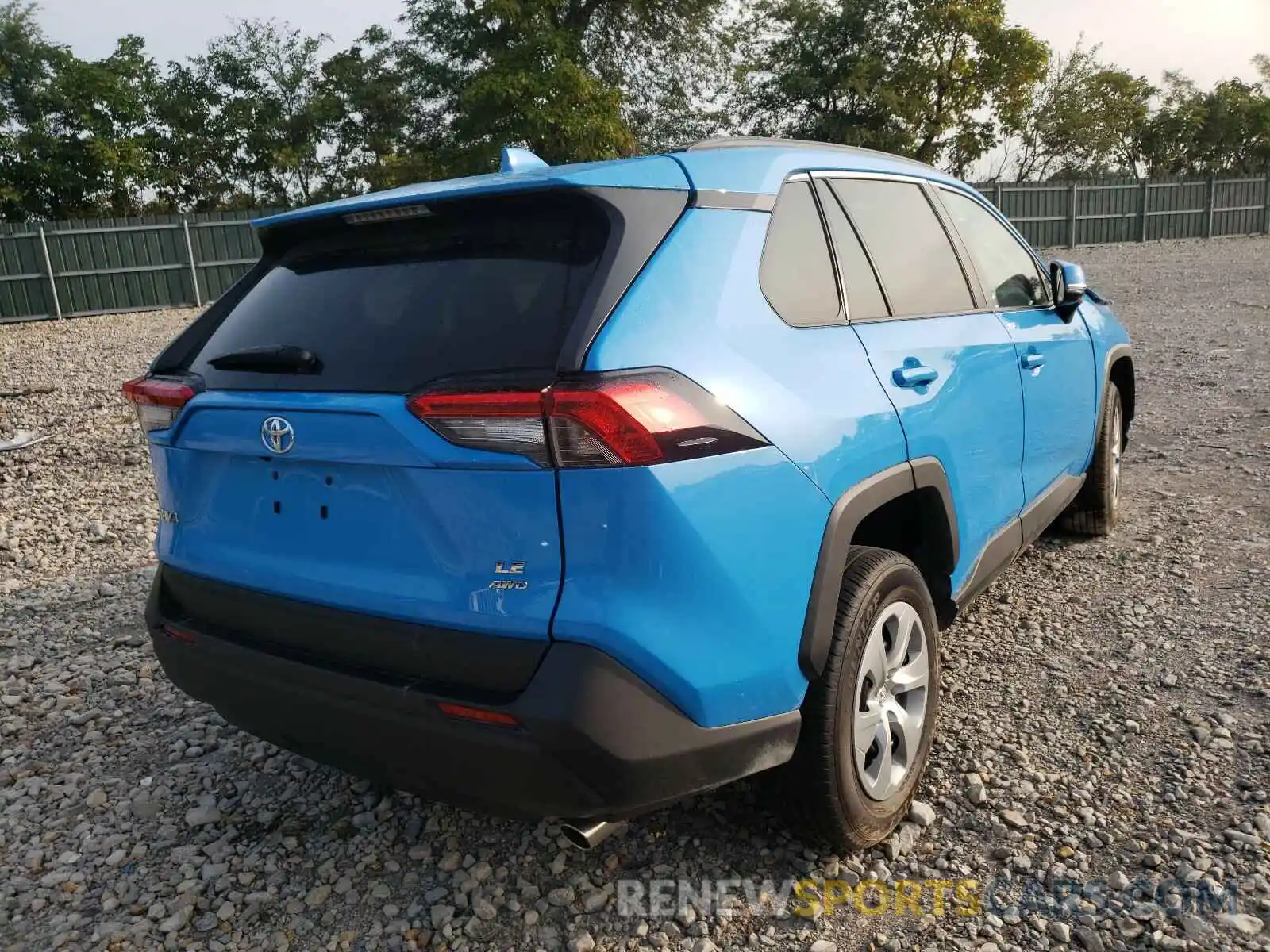 4 Photograph of a damaged car 2T3G1RFV5KW070501 TOYOTA RAV4 2019