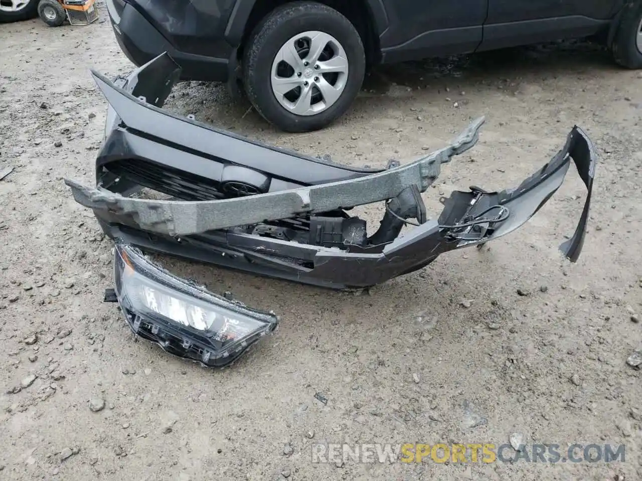 9 Photograph of a damaged car 2T3G1RFV5KW076752 TOYOTA RAV4 2019