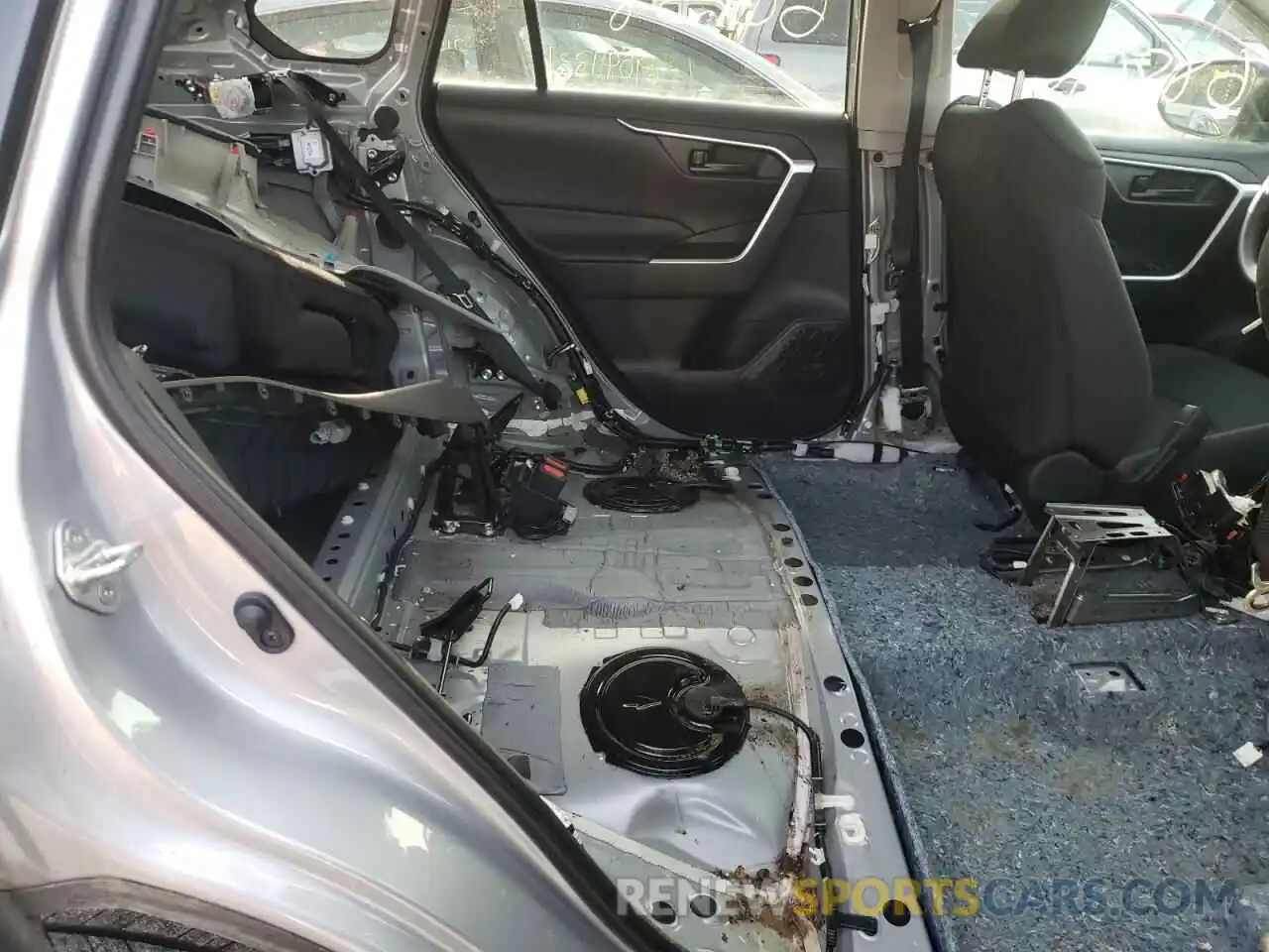 6 Photograph of a damaged car 2T3G1RFV6KW009786 TOYOTA RAV4 2019