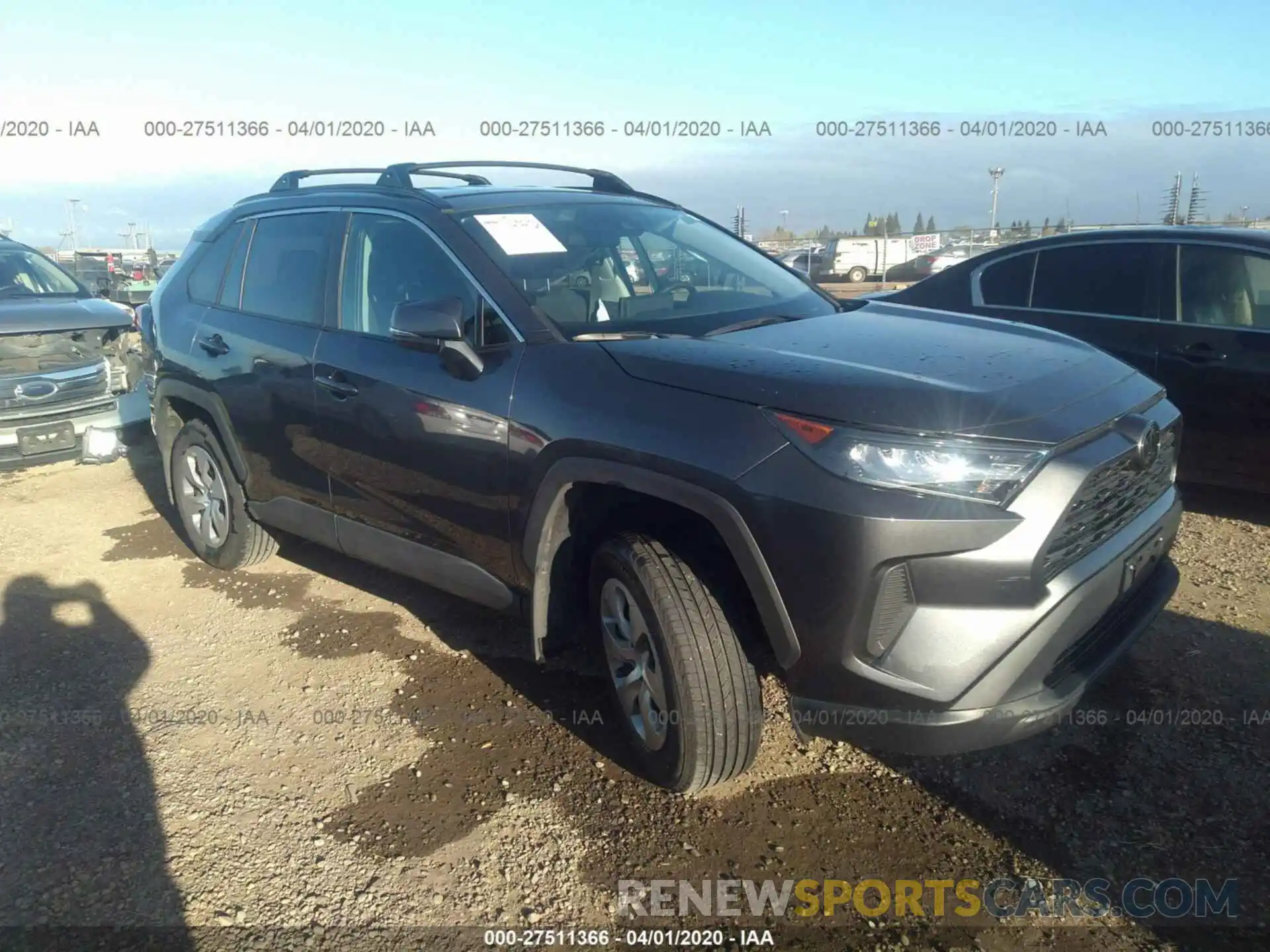 1 Photograph of a damaged car 2T3G1RFV6KW013577 TOYOTA RAV4 2019