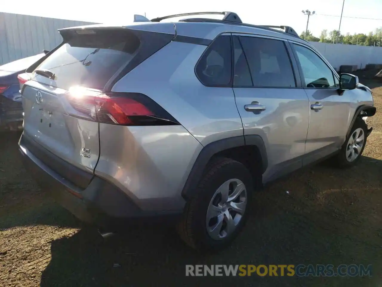 4 Photograph of a damaged car 2T3G1RFV6KW017032 TOYOTA RAV4 2019