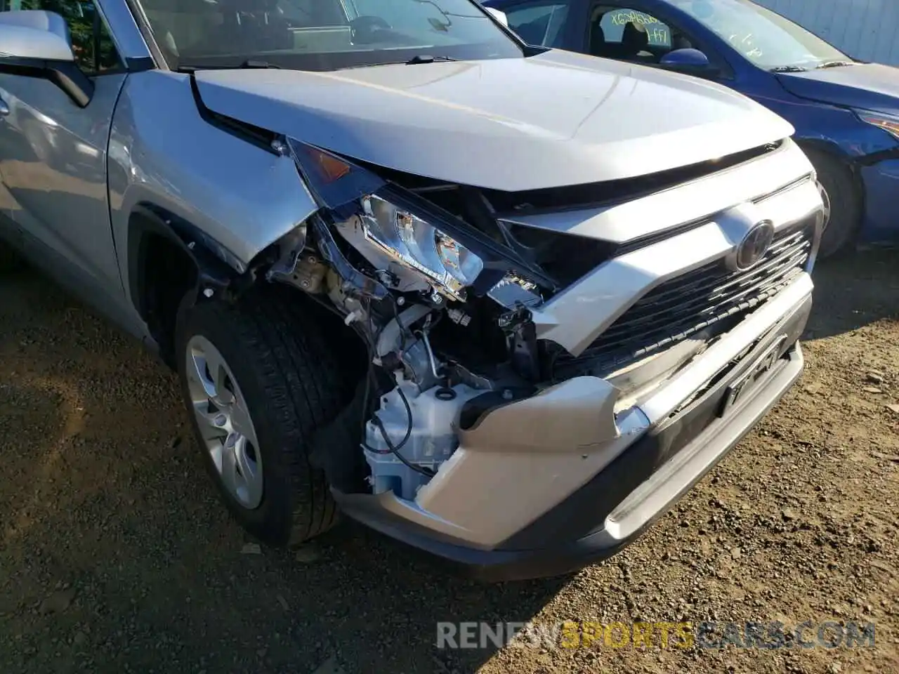 9 Photograph of a damaged car 2T3G1RFV6KW017032 TOYOTA RAV4 2019