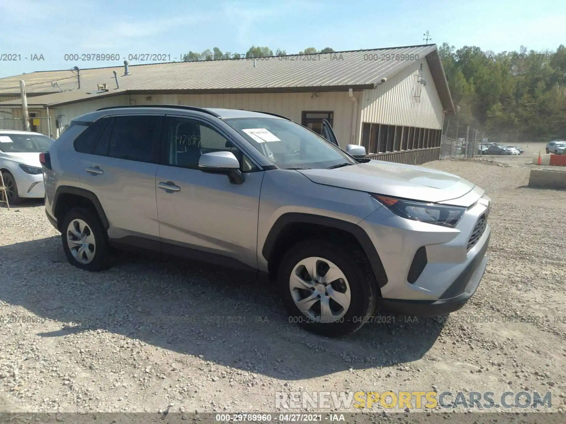 1 Photograph of a damaged car 2T3G1RFV6KW024479 TOYOTA RAV4 2019