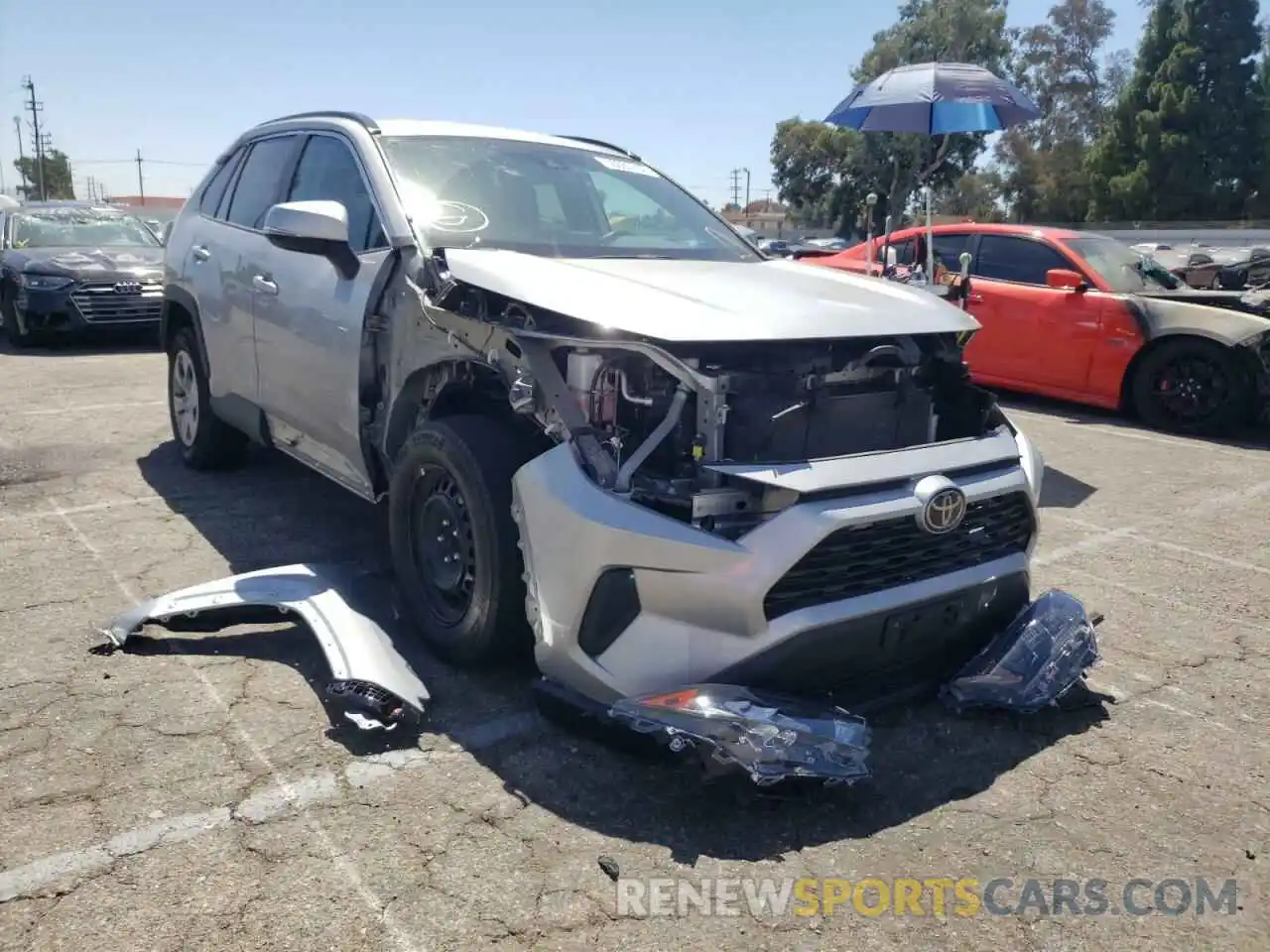 1 Photograph of a damaged car 2T3G1RFV6KW026541 TOYOTA RAV4 2019