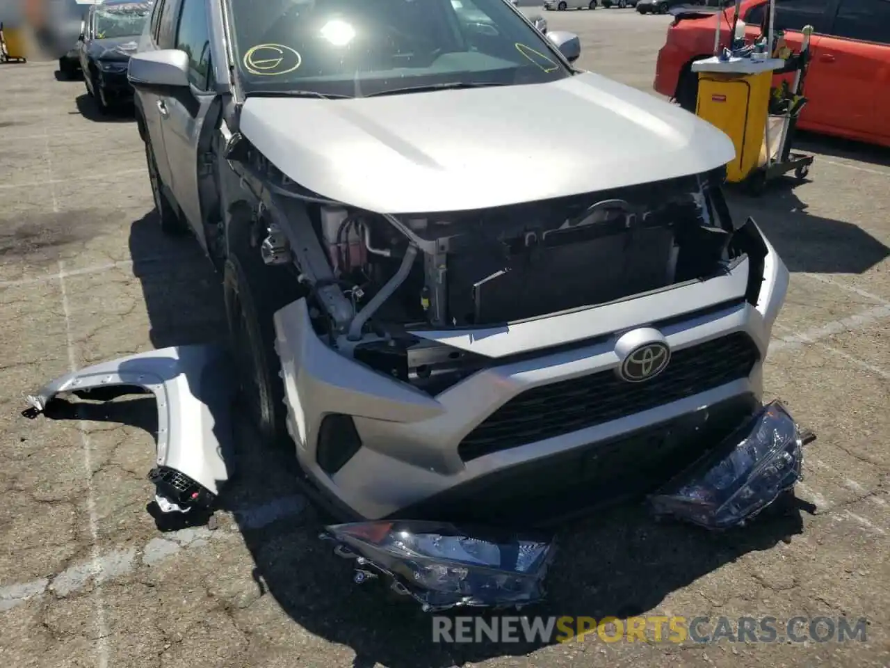 9 Photograph of a damaged car 2T3G1RFV6KW026541 TOYOTA RAV4 2019