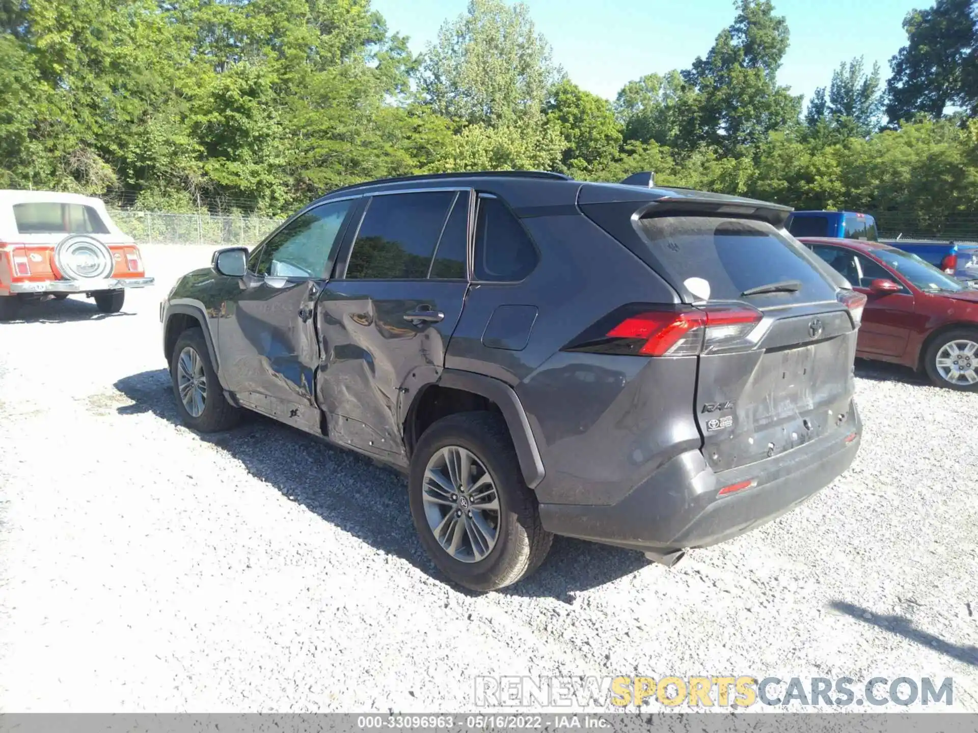 3 Photograph of a damaged car 2T3G1RFV6KW081264 TOYOTA RAV4 2019