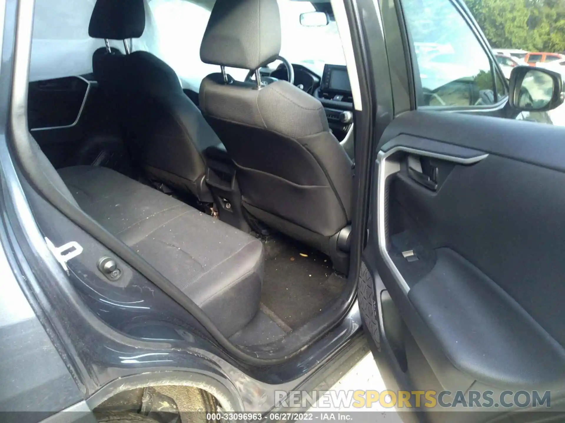 8 Photograph of a damaged car 2T3G1RFV6KW081264 TOYOTA RAV4 2019