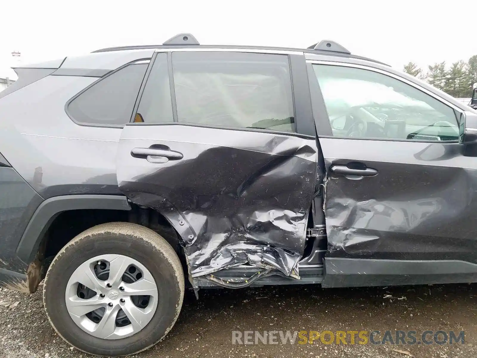 9 Photograph of a damaged car 2T3G1RFV7KC004503 TOYOTA RAV4 2019