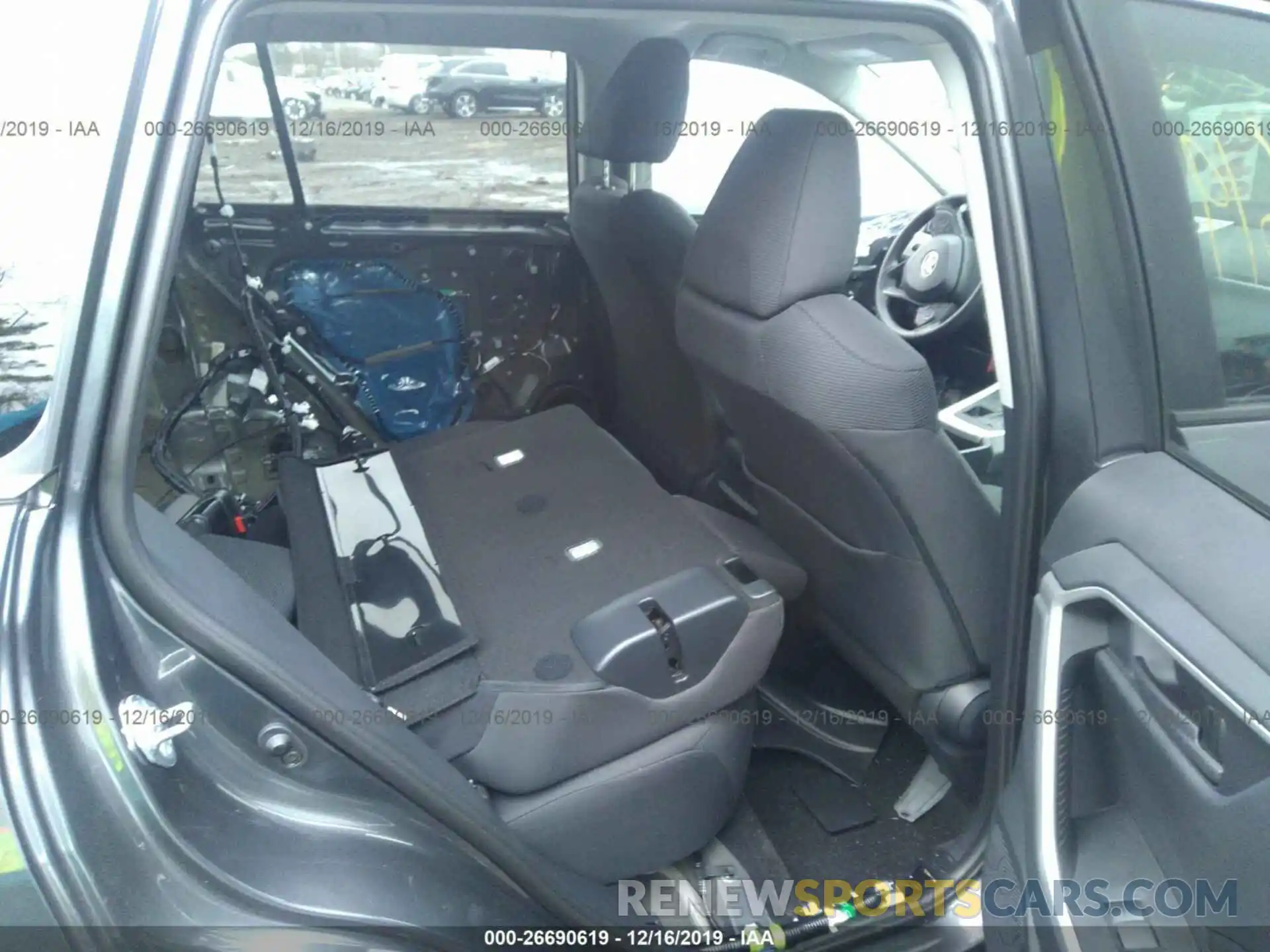 8 Photograph of a damaged car 2T3G1RFV7KC014285 TOYOTA RAV4 2019