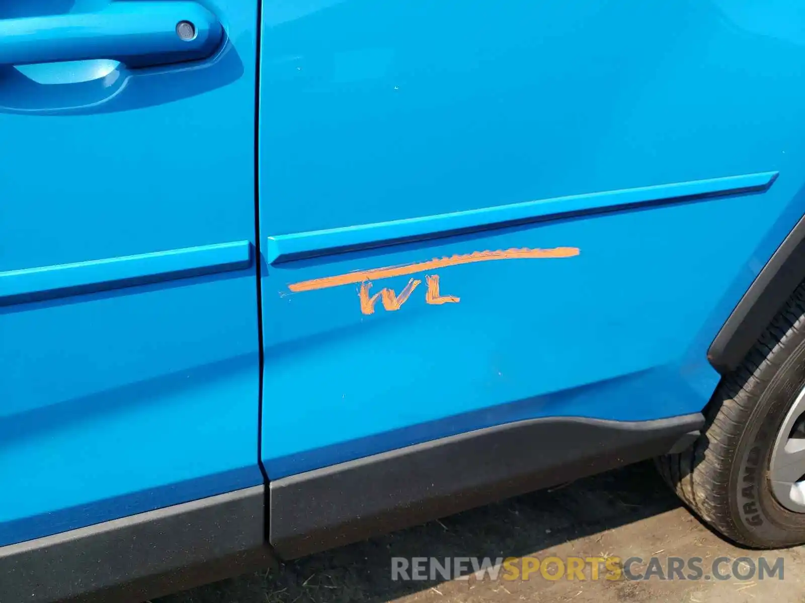 9 Photograph of a damaged car 2T3G1RFV7KW042540 TOYOTA RAV4 2019