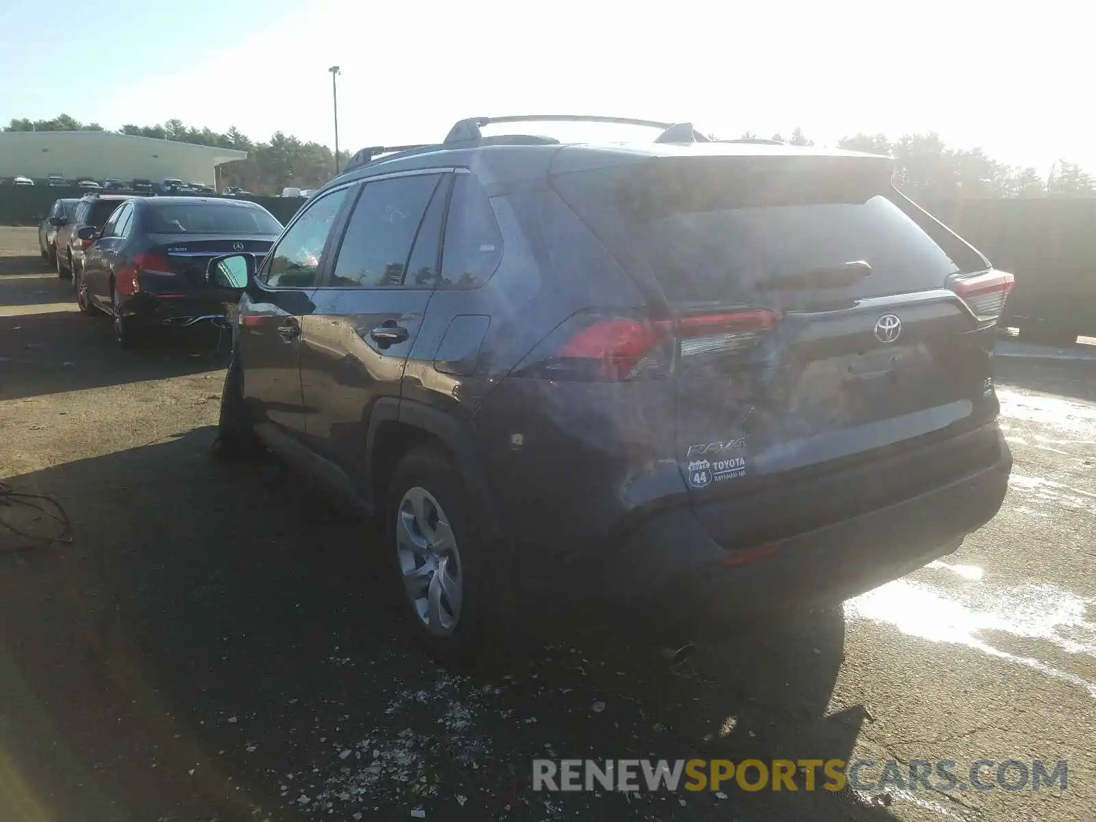 3 Photograph of a damaged car 2T3G1RFV8KC031970 TOYOTA RAV4 2019