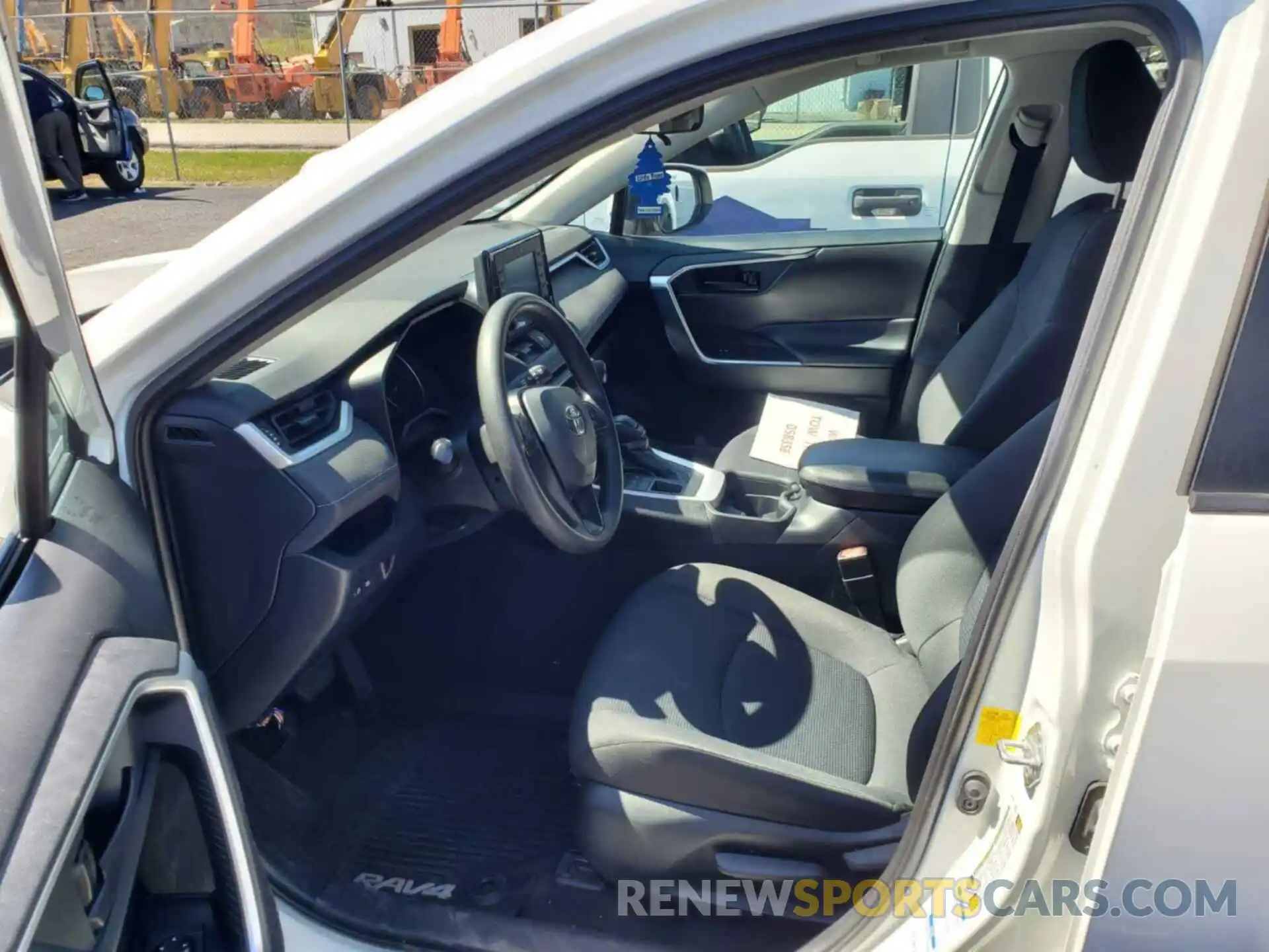 1 Photograph of a damaged car 2T3G1RFV8KC058358 TOYOTA RAV4 2019