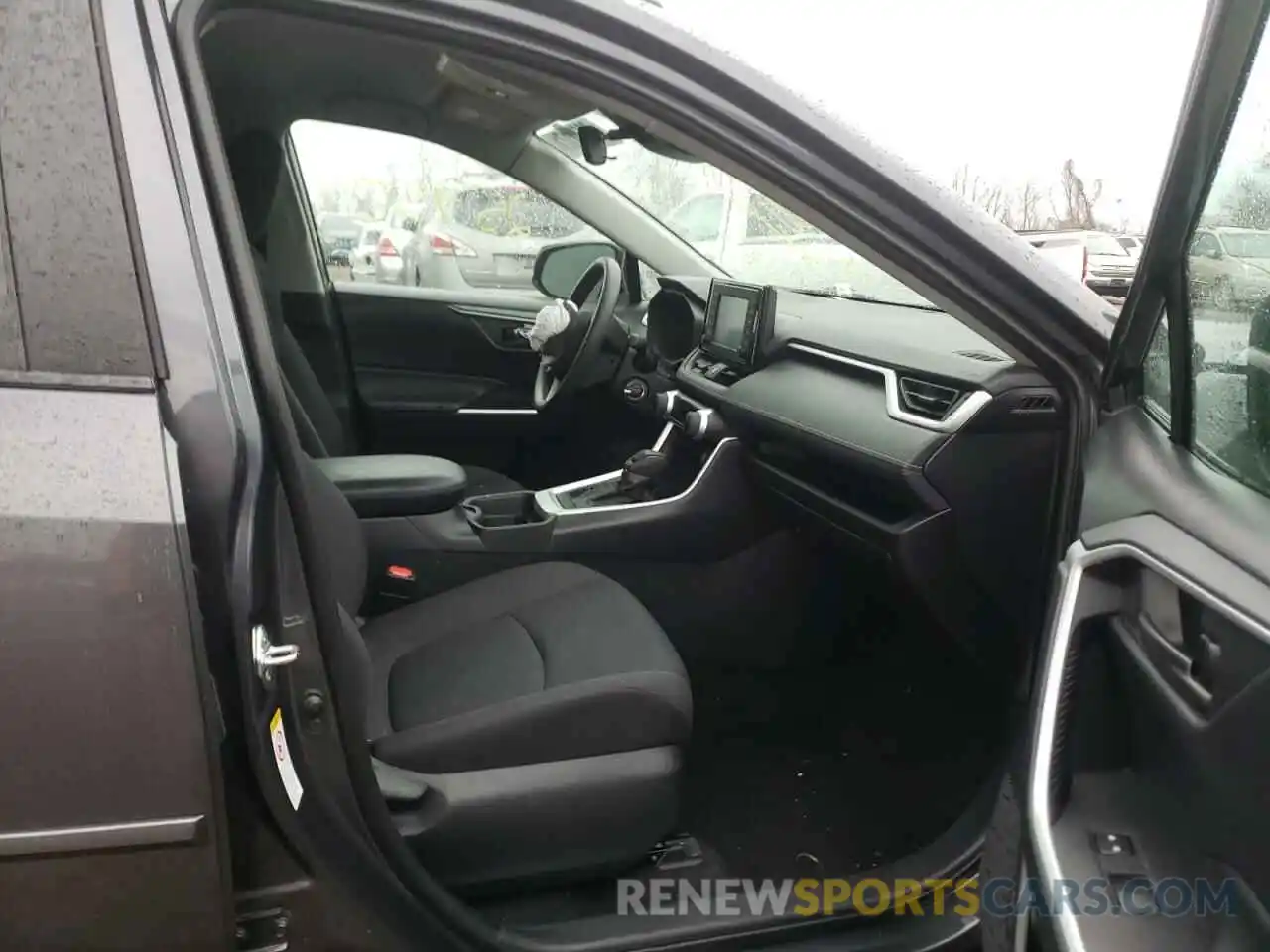 5 Photograph of a damaged car 2T3G1RFV8KW002340 TOYOTA RAV4 2019