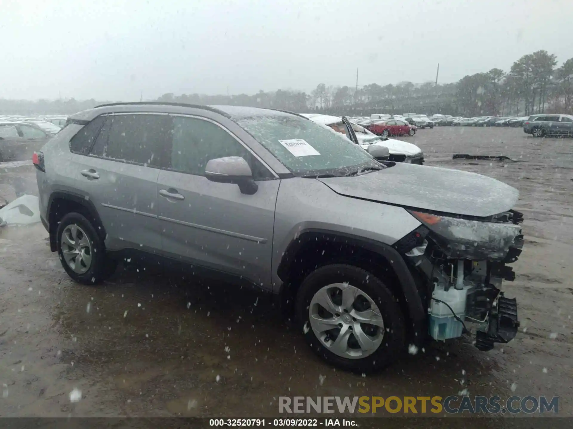 1 Photograph of a damaged car 2T3G1RFV8KW015217 TOYOTA RAV4 2019