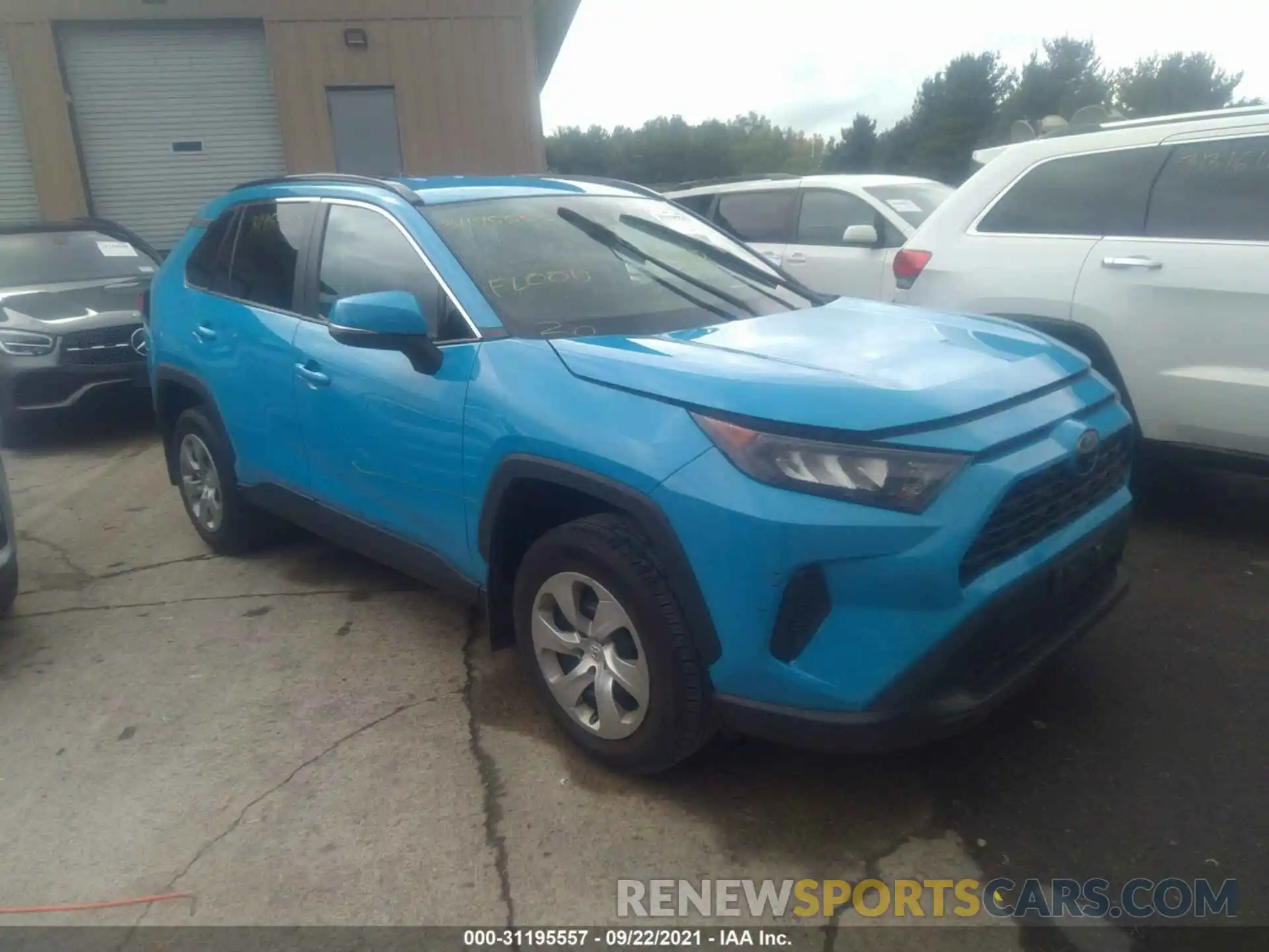 1 Photograph of a damaged car 2T3G1RFV8KW035208 TOYOTA RAV4 2019