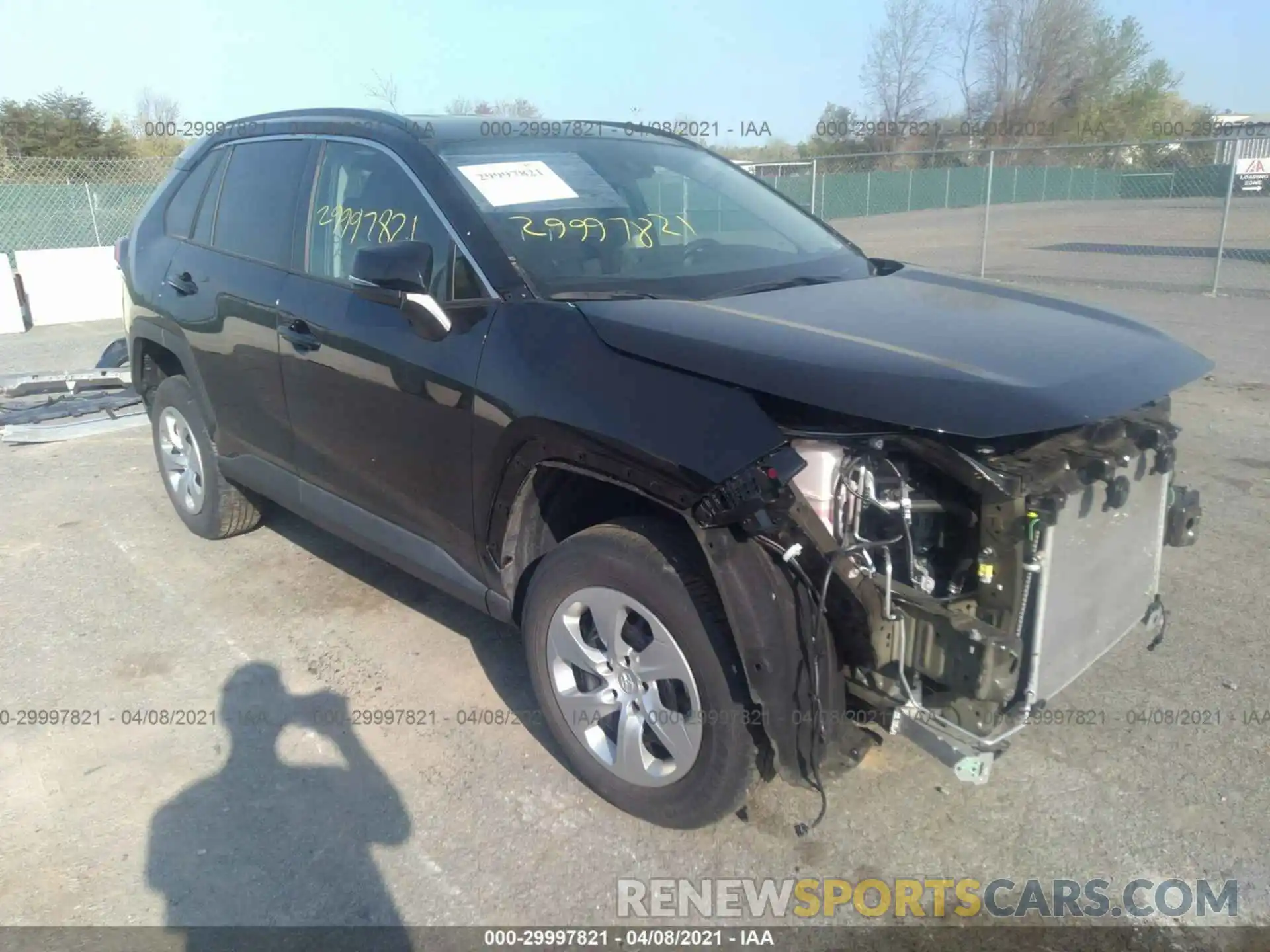 1 Photograph of a damaged car 2T3G1RFV8KW038917 TOYOTA RAV4 2019