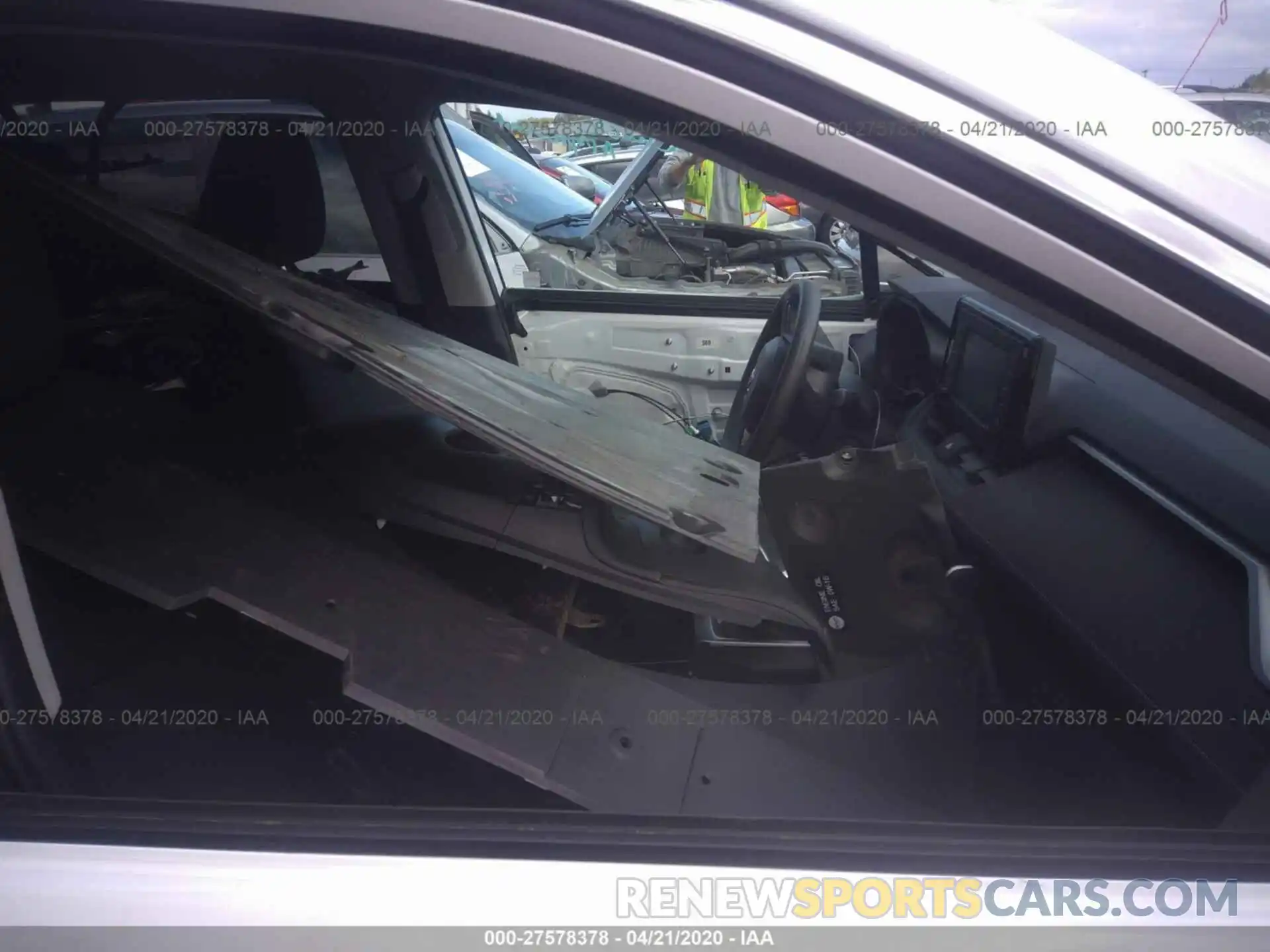 5 Photograph of a damaged car 2T3G1RFV9KC059874 TOYOTA RAV4 2019