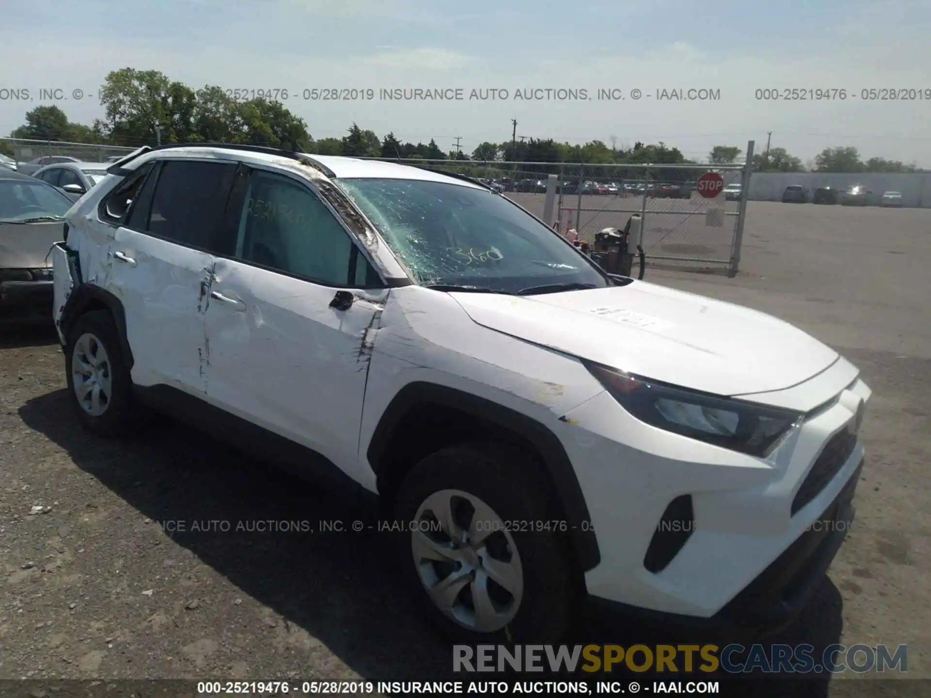 1 Photograph of a damaged car 2T3G1RFV9KW025478 TOYOTA RAV4 2019