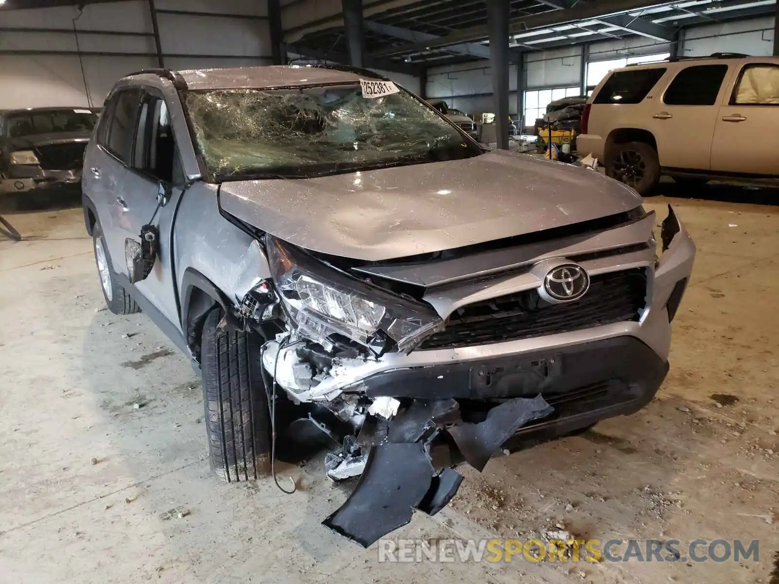 1 Photograph of a damaged car 2T3G1RFV9KW045634 TOYOTA RAV4 2019