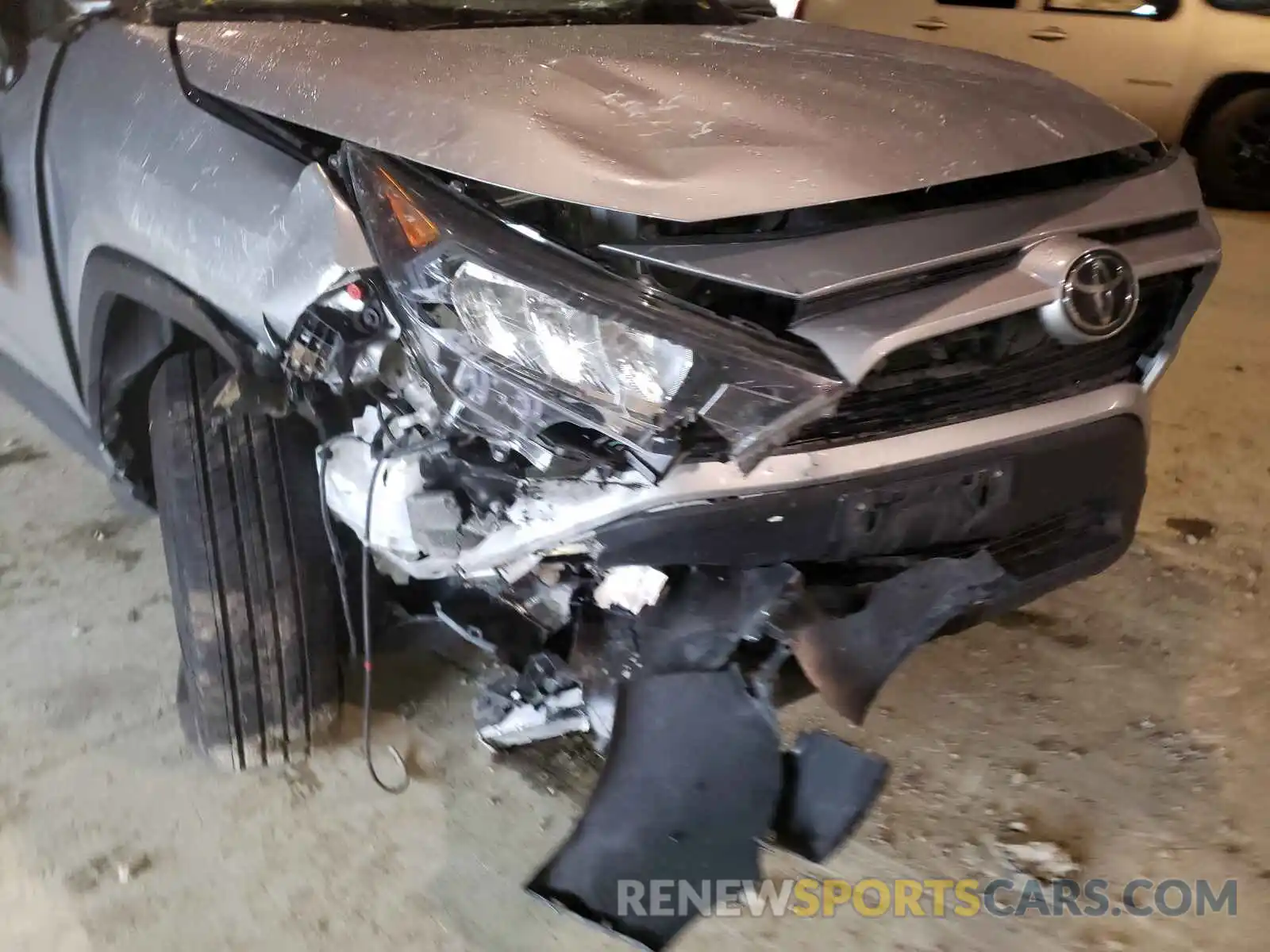 9 Photograph of a damaged car 2T3G1RFV9KW045634 TOYOTA RAV4 2019