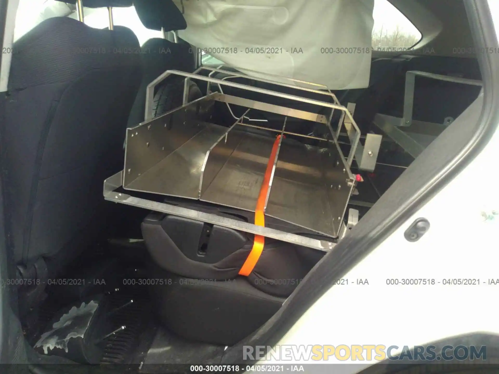 8 Photograph of a damaged car 2T3G1RFV9KW065690 TOYOTA RAV4 2019