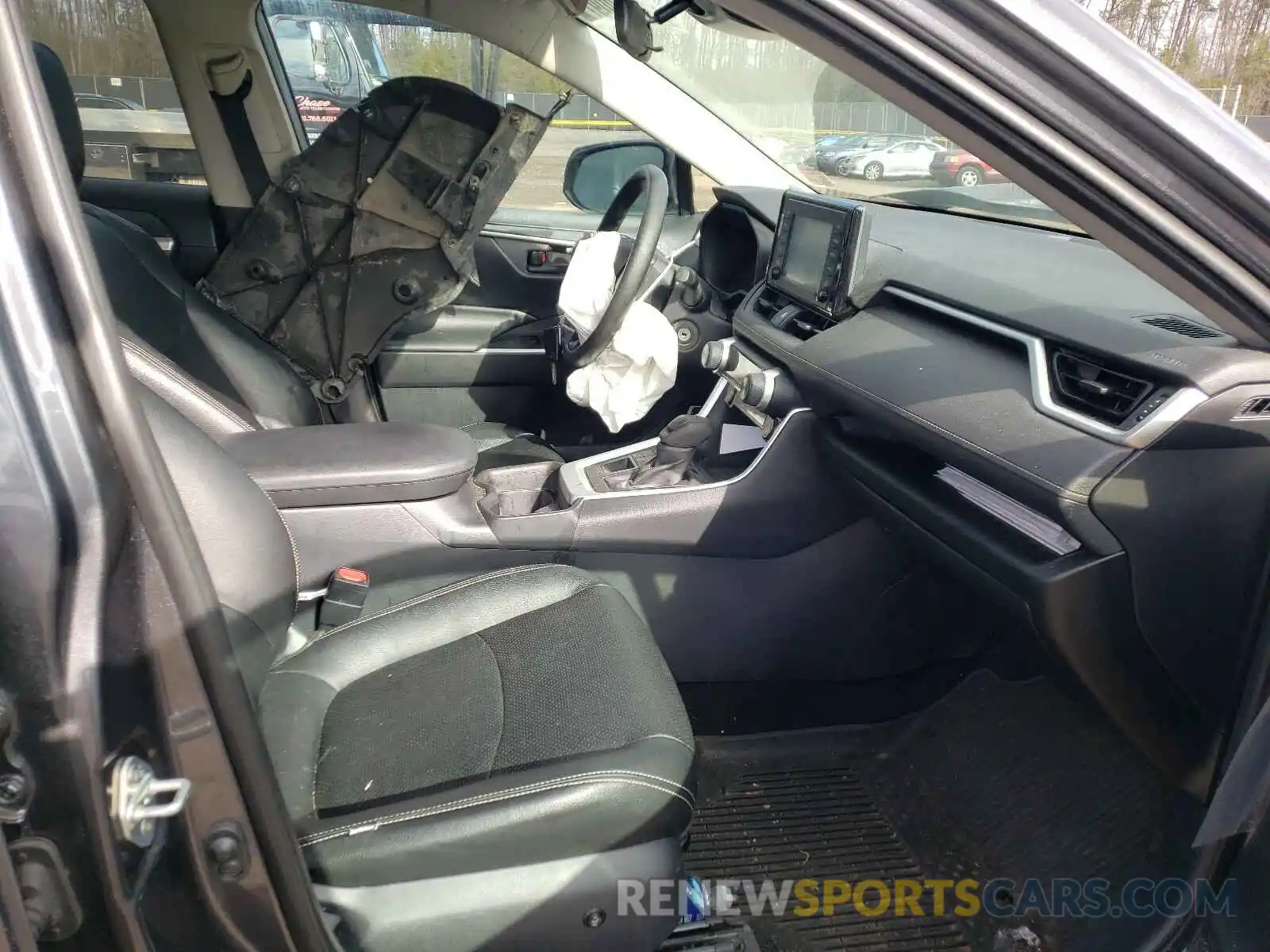 5 Photograph of a damaged car 2T3G1RFVXKC008030 TOYOTA RAV4 2019