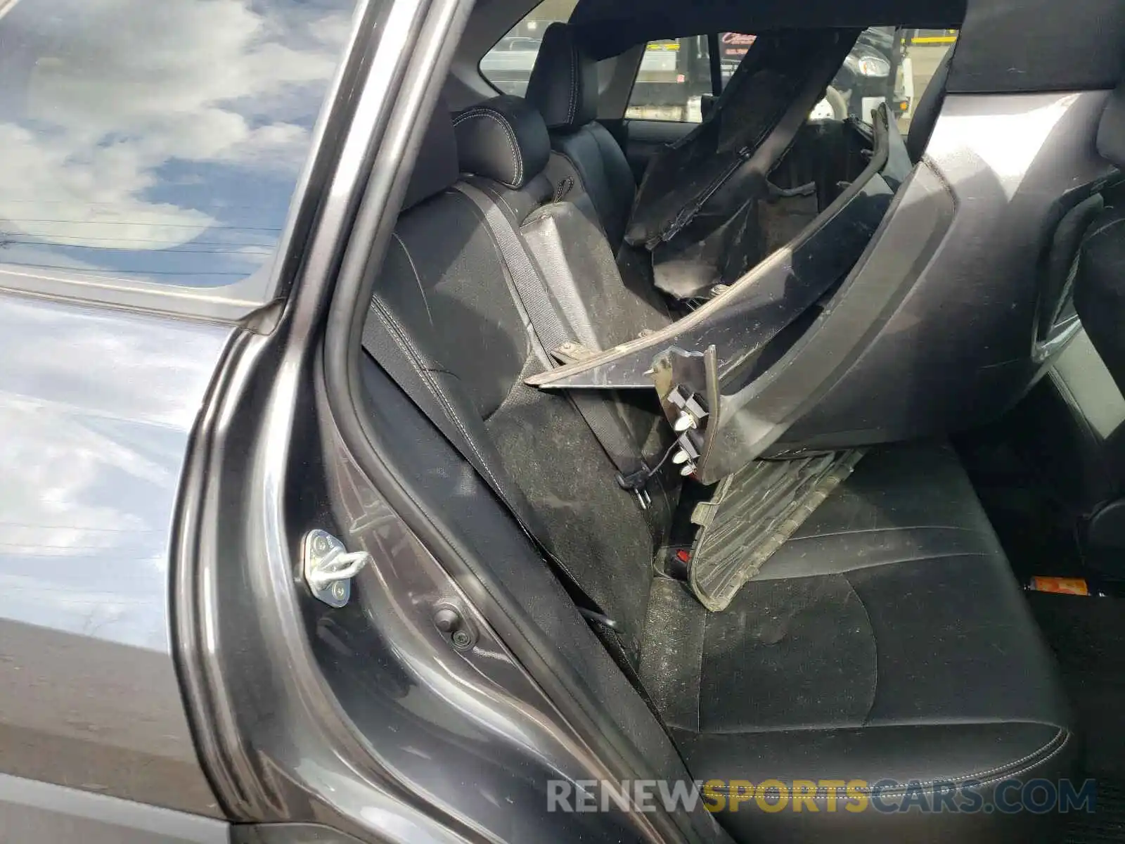 6 Photograph of a damaged car 2T3G1RFVXKC008030 TOYOTA RAV4 2019