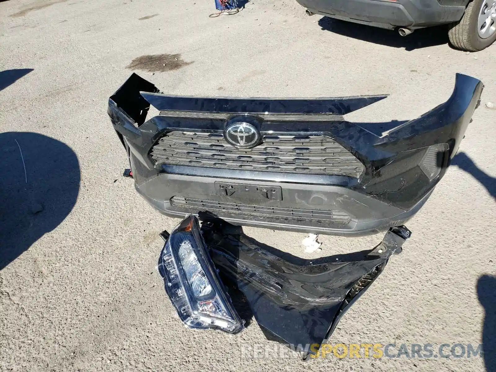 9 Photograph of a damaged car 2T3G1RFVXKC010358 TOYOTA RAV4 2019