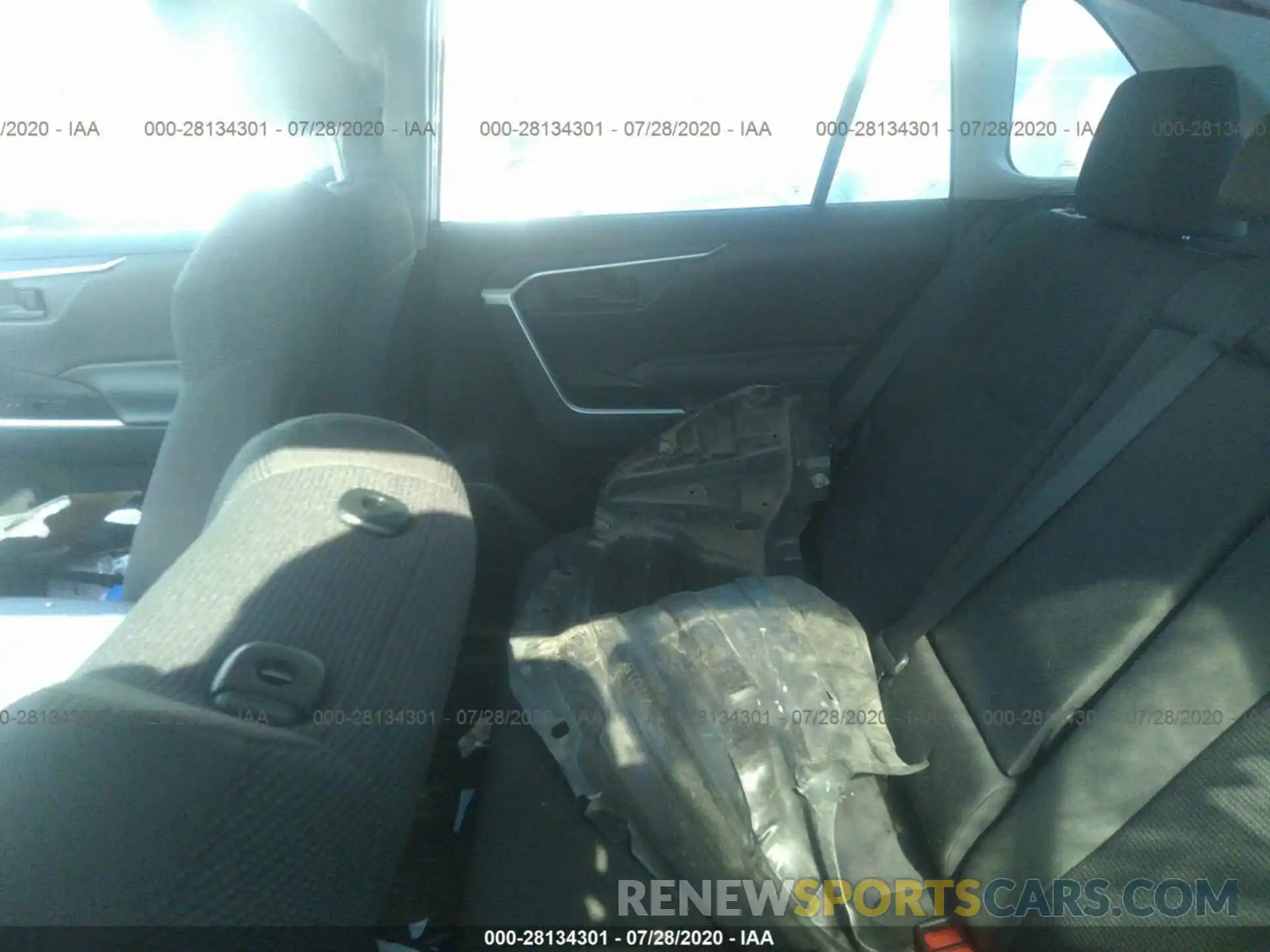 8 Photograph of a damaged car 2T3G1RFVXKC010666 TOYOTA RAV4 2019