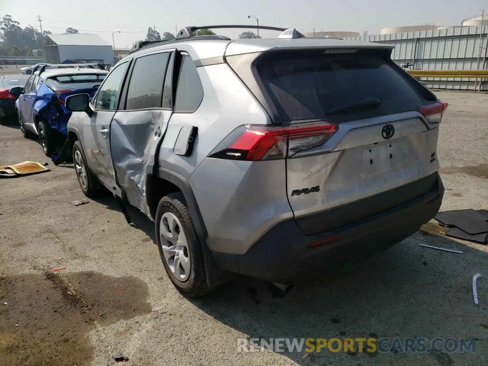 3 Фотография поврежденного автомобиля 2T3G1RFVXKW050227 TOYOTA RAV4 2019