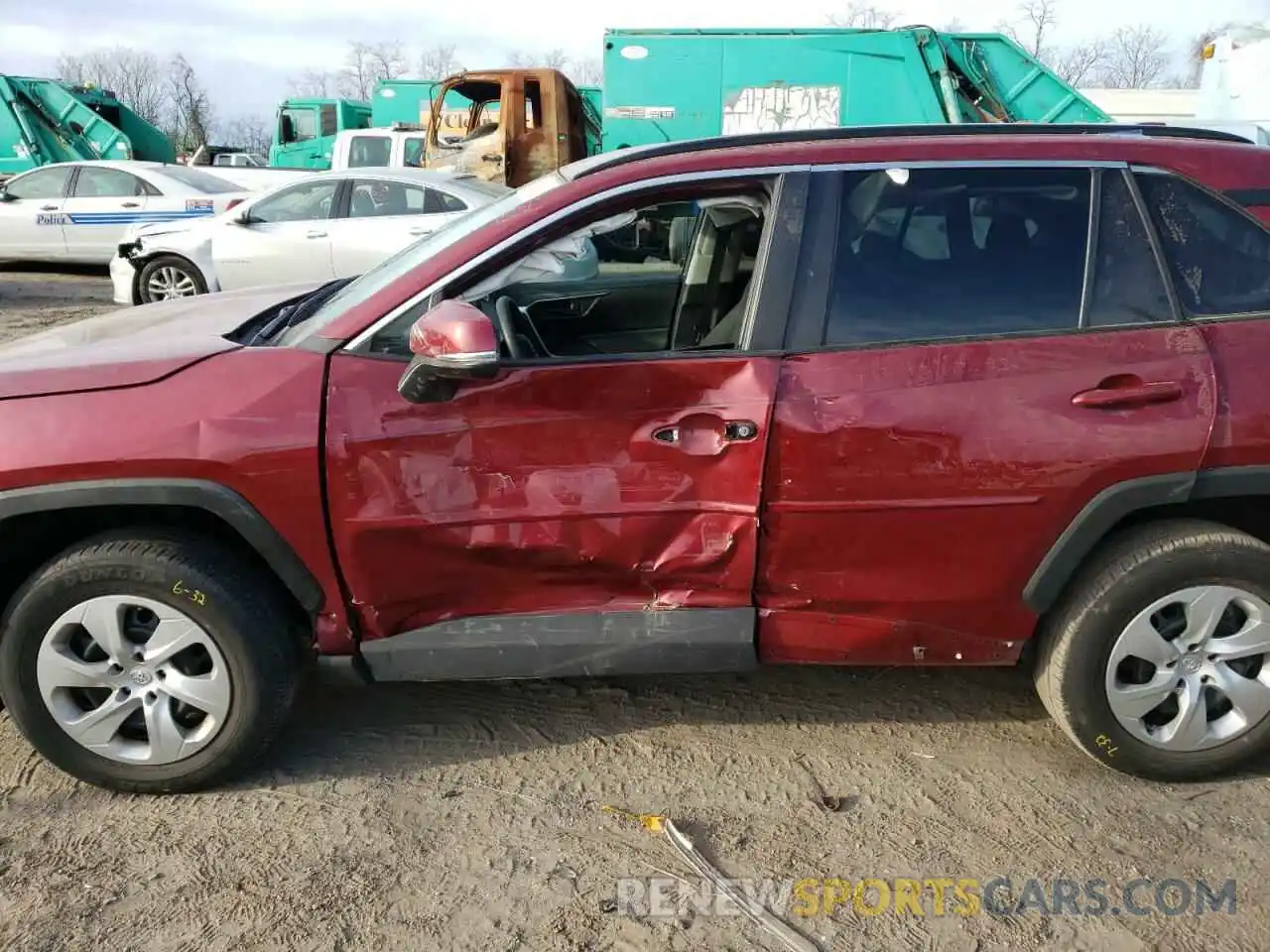 9 Photograph of a damaged car 2T3G1RFVXKW079307 TOYOTA RAV4 2019