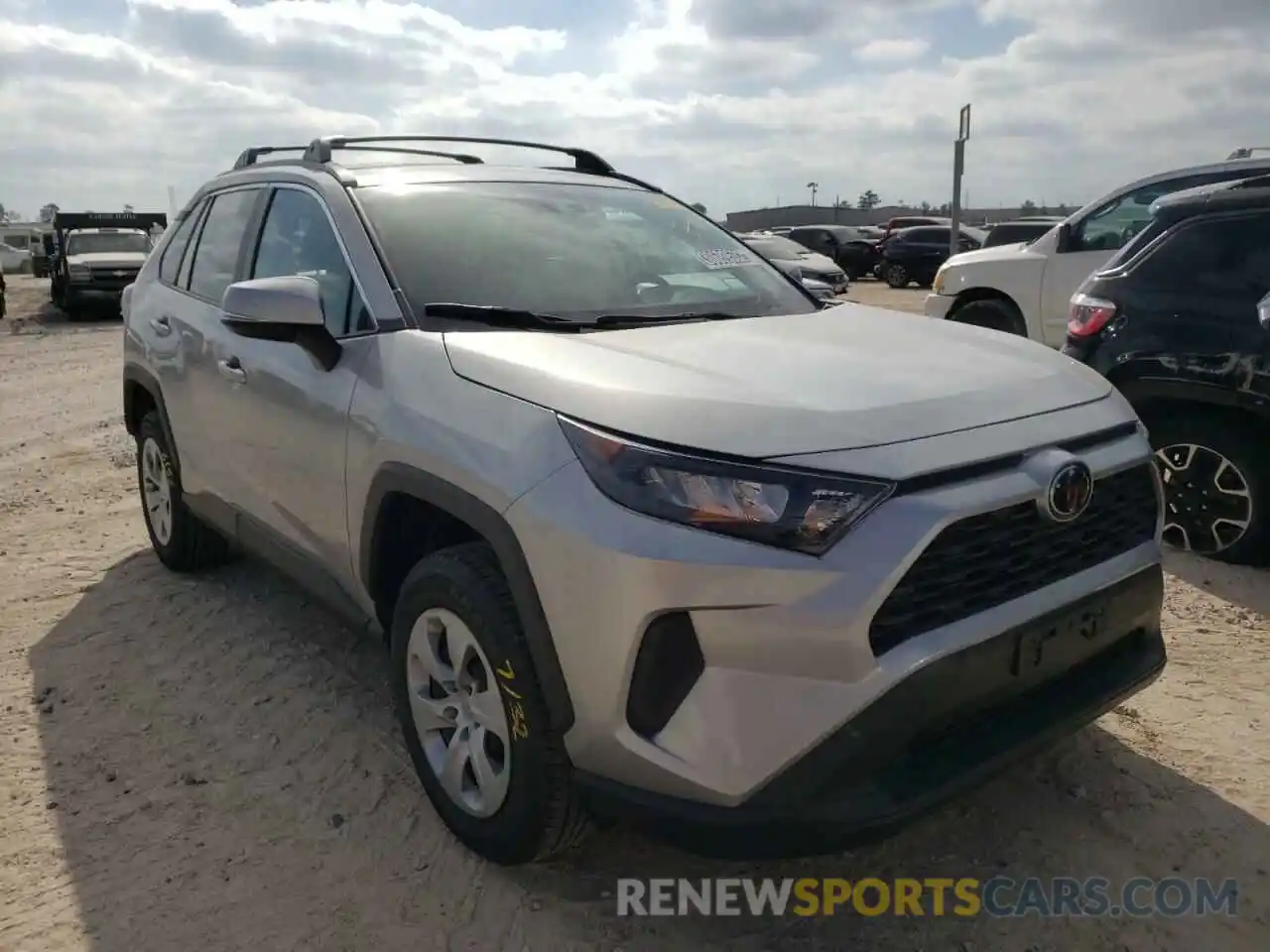 1 Photograph of a damaged car 2T3G1RFVXKW083387 TOYOTA RAV4 2019