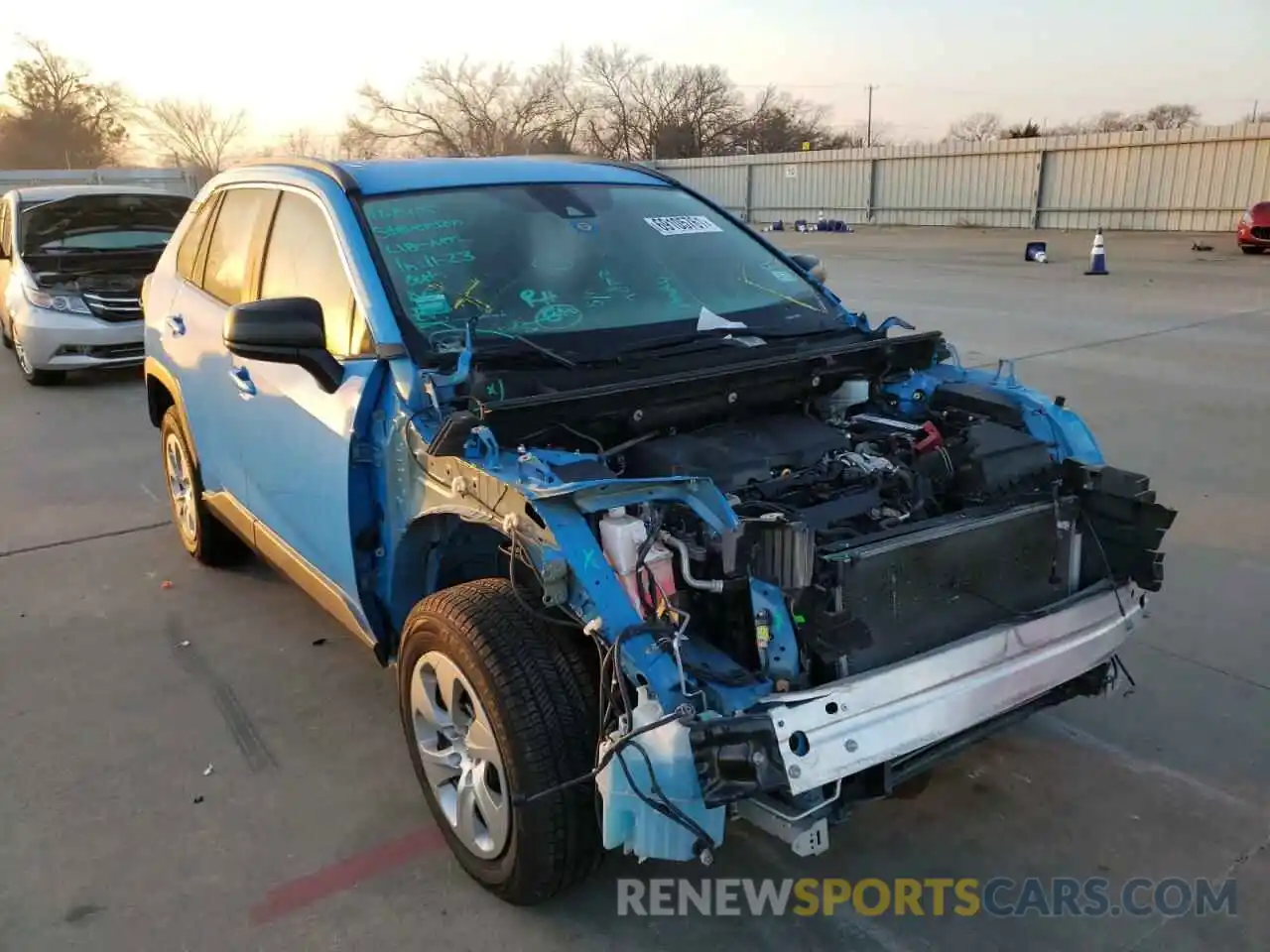 1 Photograph of a damaged car 2T3H1RFV0KC004914 TOYOTA RAV4 2019