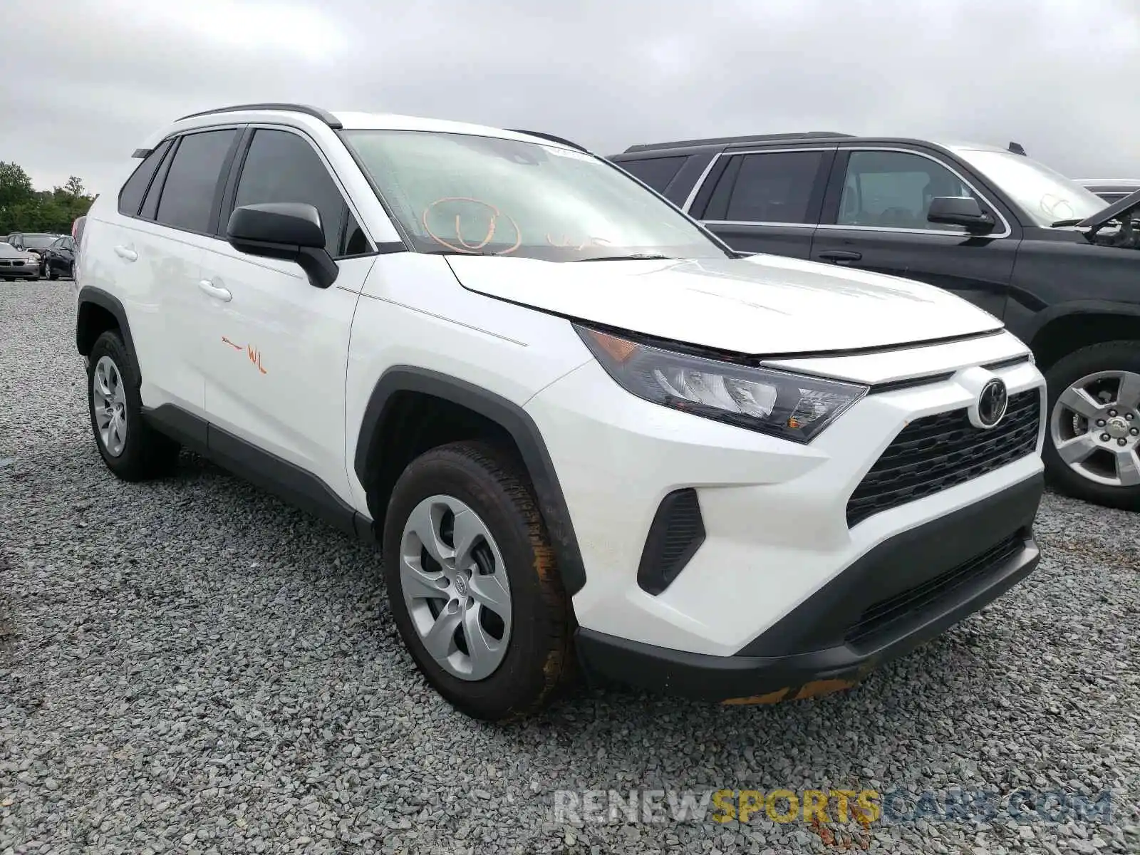 1 Photograph of a damaged car 2T3H1RFV0KC010972 TOYOTA RAV4 2019