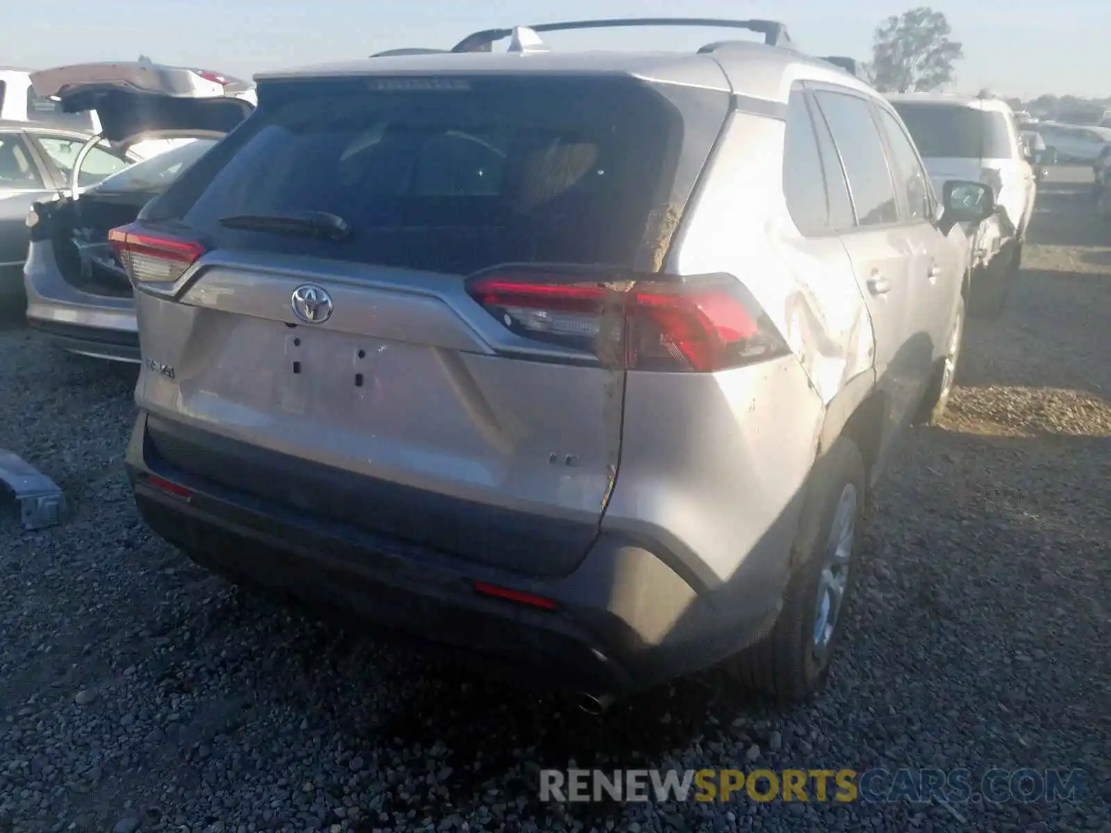 4 Photograph of a damaged car 2T3H1RFV0KC011331 TOYOTA RAV4 2019