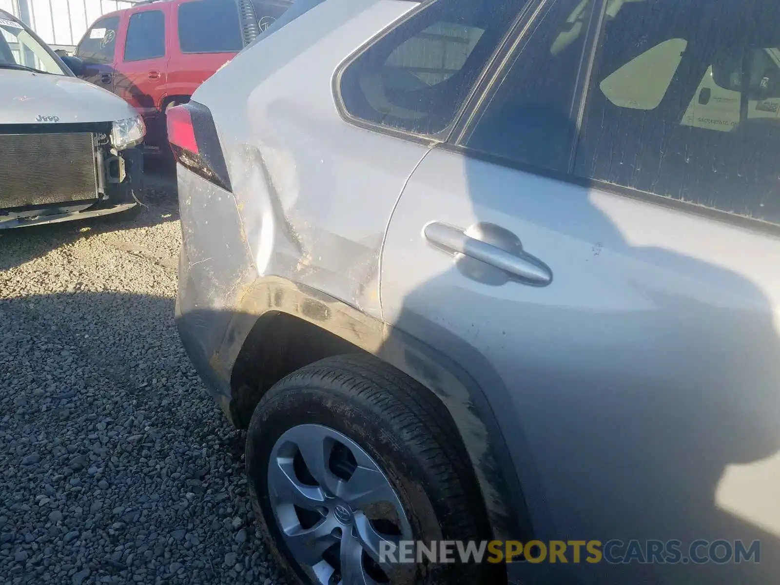 9 Photograph of a damaged car 2T3H1RFV0KC011331 TOYOTA RAV4 2019