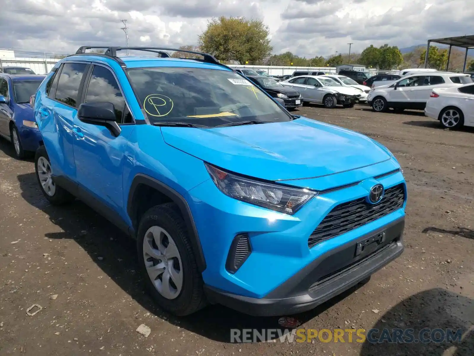 1 Photograph of a damaged car 2T3H1RFV0KC016075 TOYOTA RAV4 2019