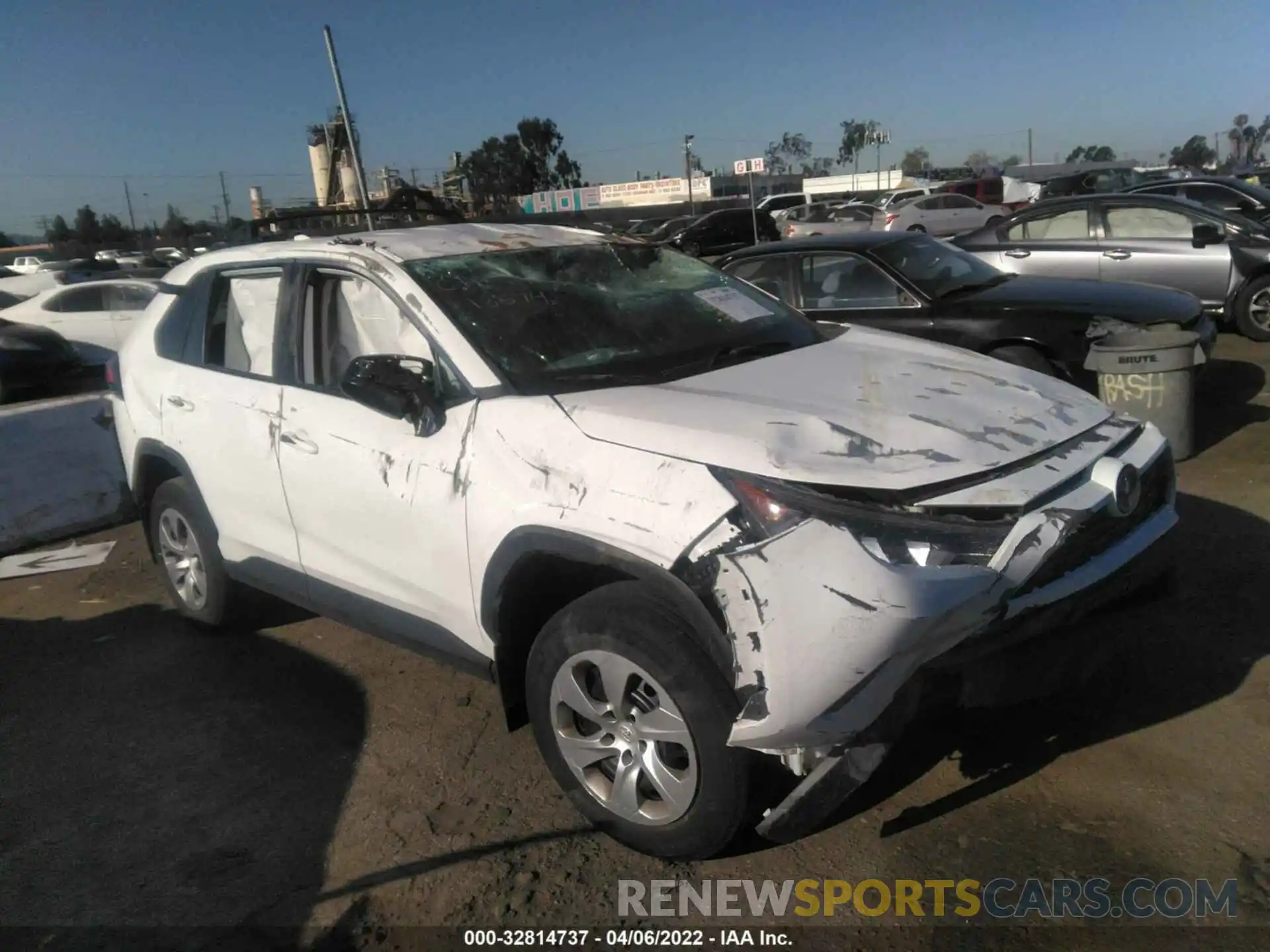 1 Photograph of a damaged car 2T3H1RFV0KC019817 TOYOTA RAV4 2019