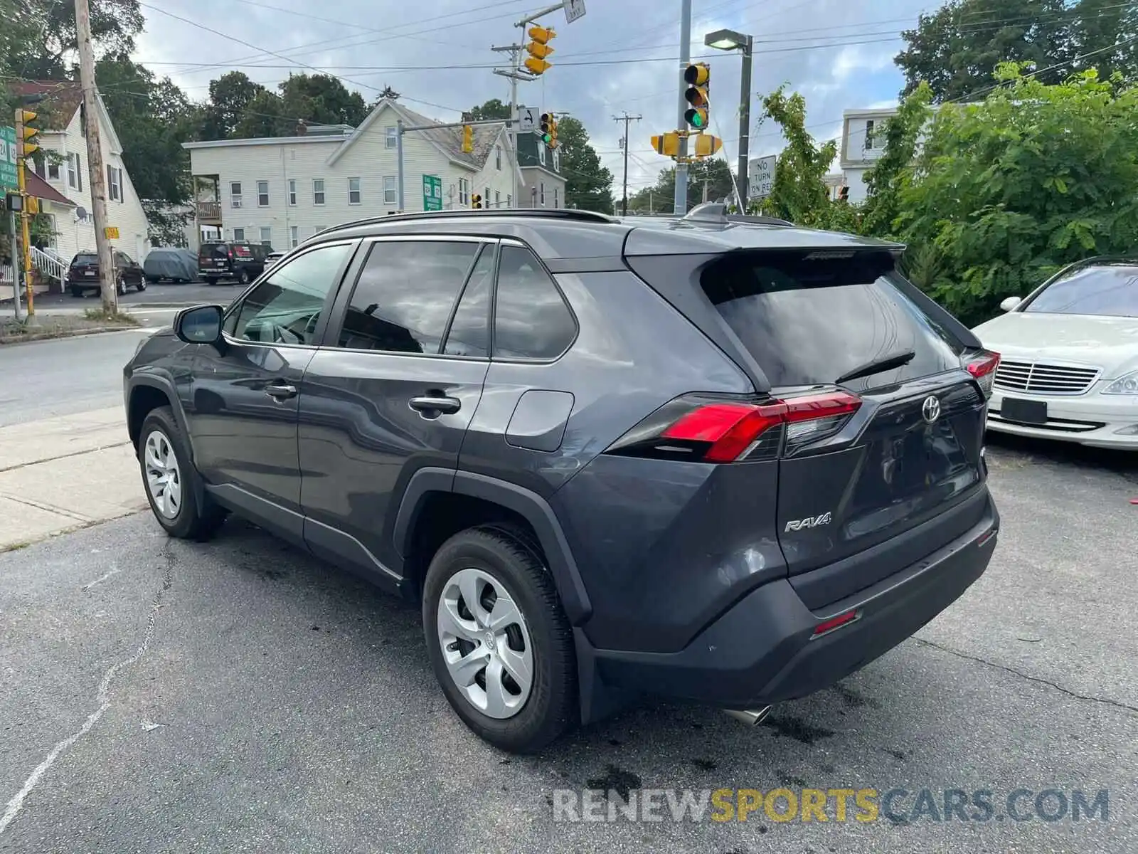 4 Photograph of a damaged car 2T3H1RFV0KC022345 TOYOTA RAV4 2019