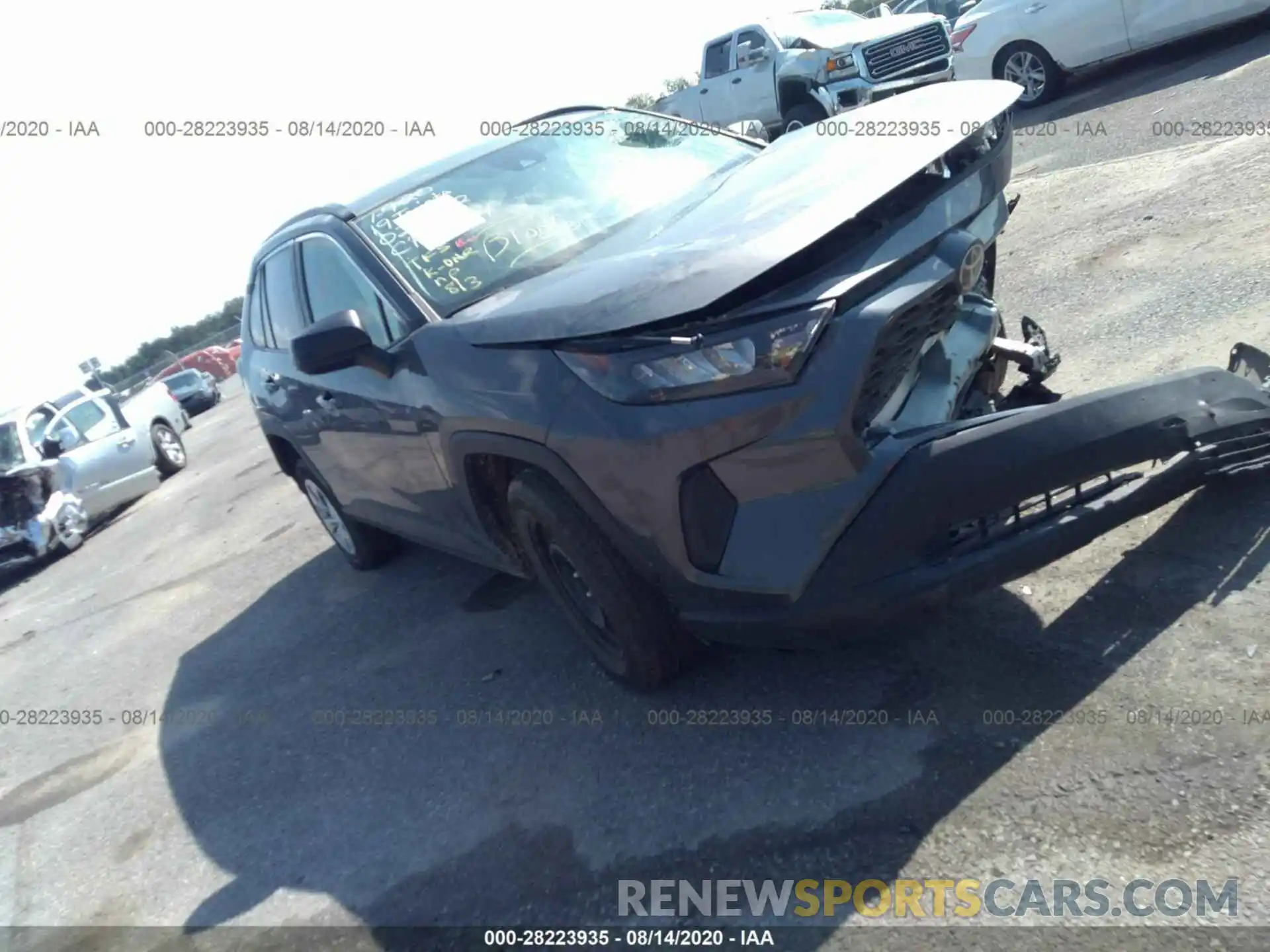 1 Photograph of a damaged car 2T3H1RFV0KC022412 TOYOTA RAV4 2019