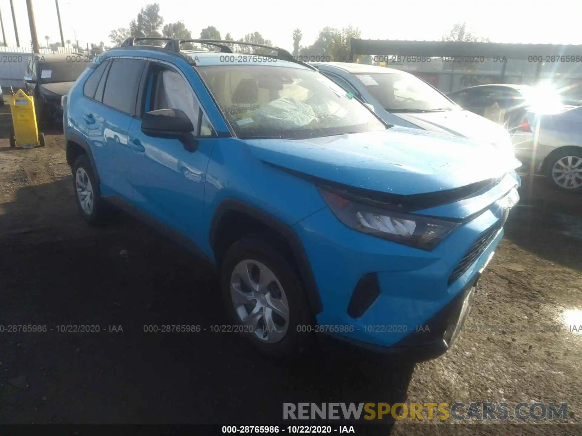 1 Photograph of a damaged car 2T3H1RFV0KC023091 TOYOTA RAV4 2019