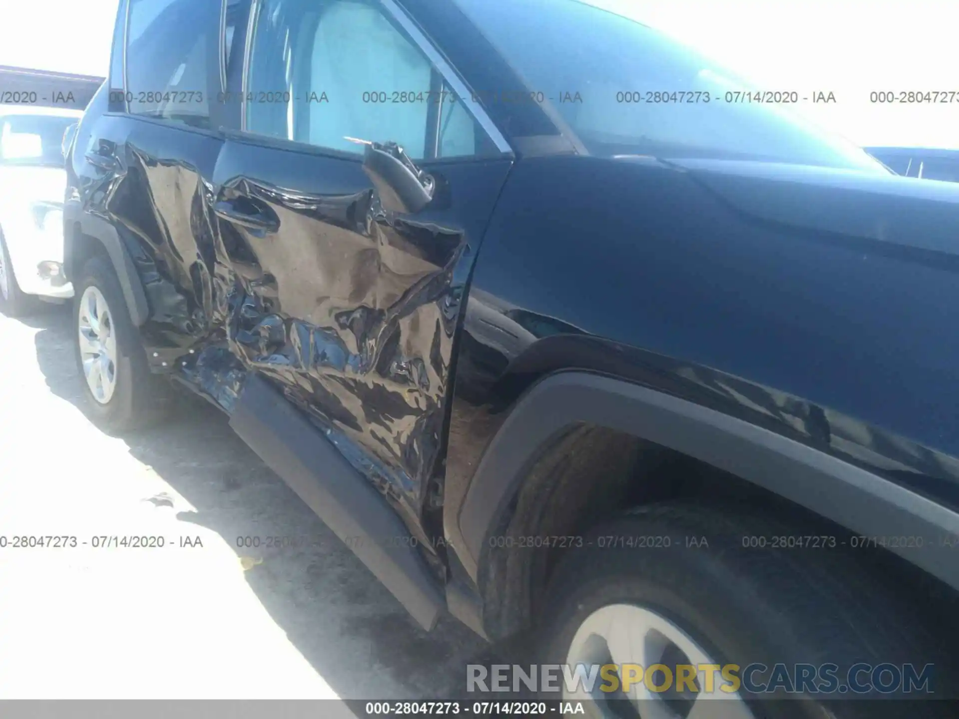 6 Photograph of a damaged car 2T3H1RFV0KC027318 TOYOTA RAV4 2019