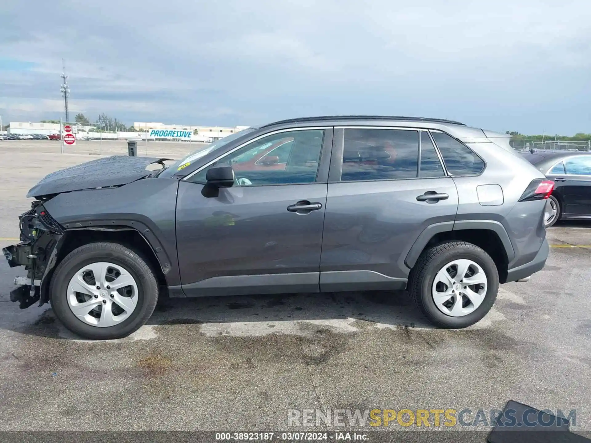 15 Photograph of a damaged car 2T3H1RFV0KC029702 TOYOTA RAV4 2019