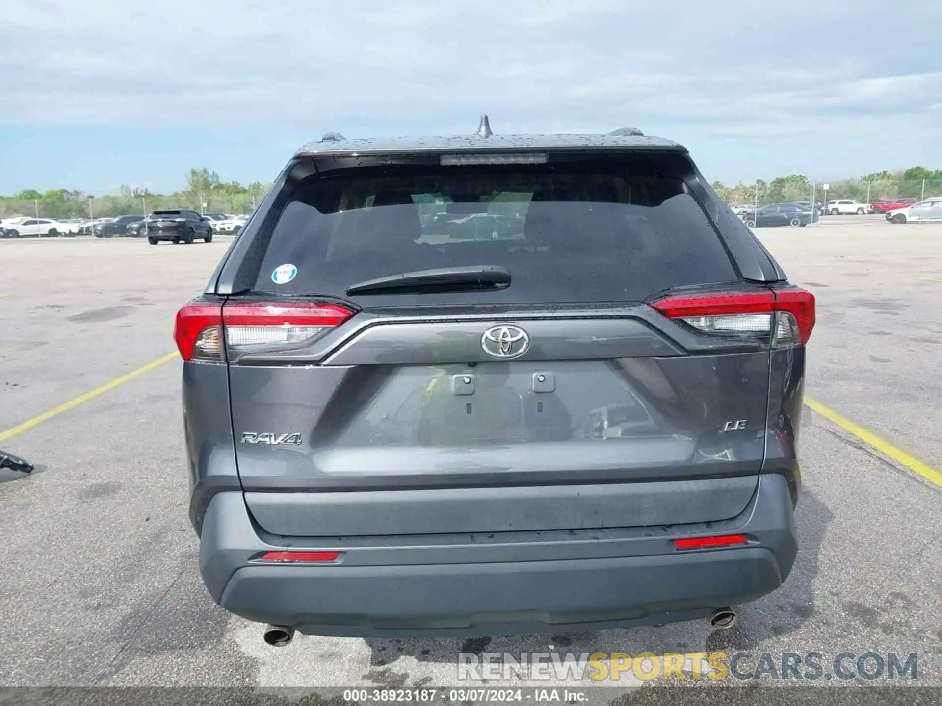 17 Photograph of a damaged car 2T3H1RFV0KC029702 TOYOTA RAV4 2019